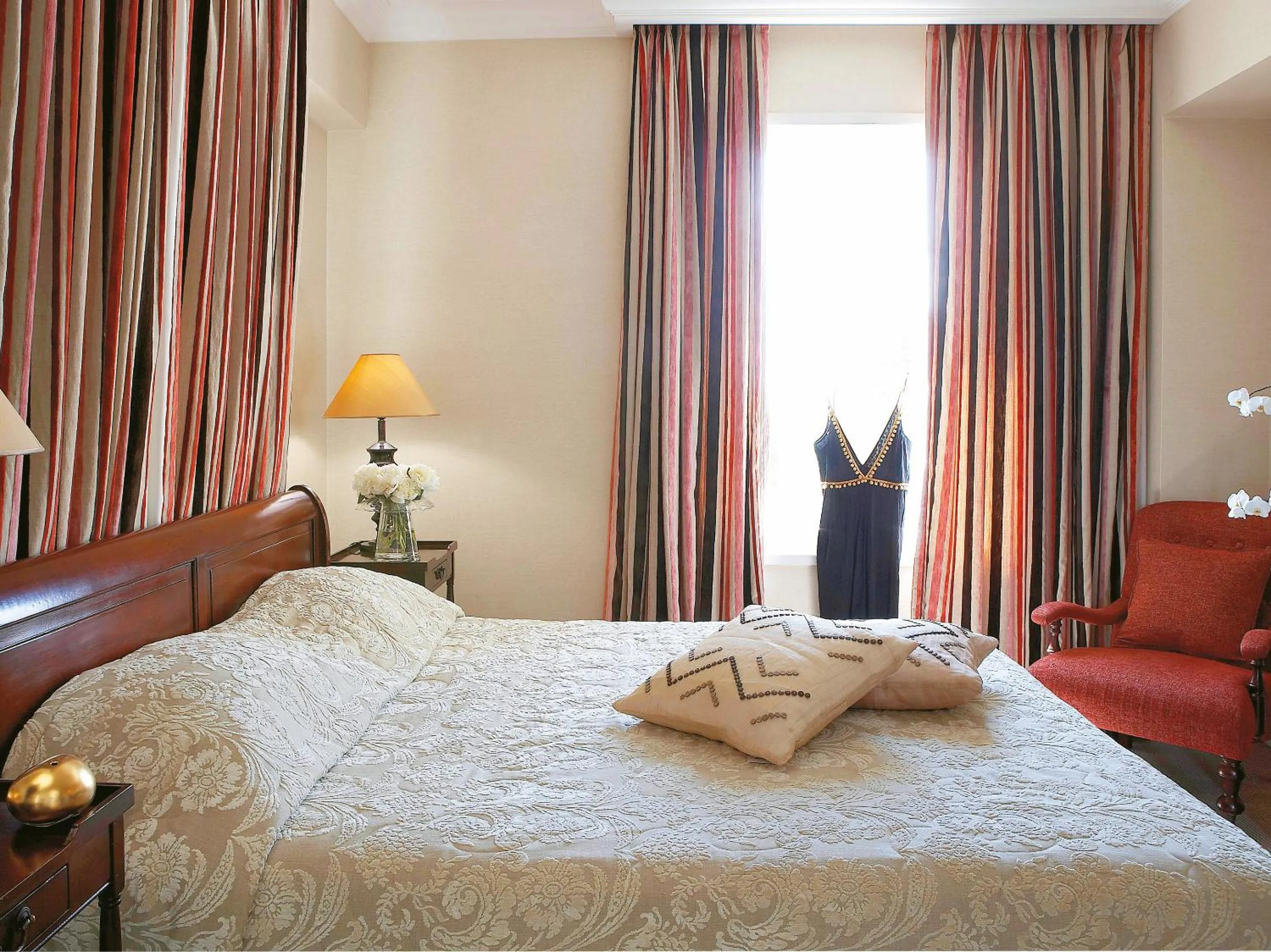 Bed in Grecotel Larissa Imperial