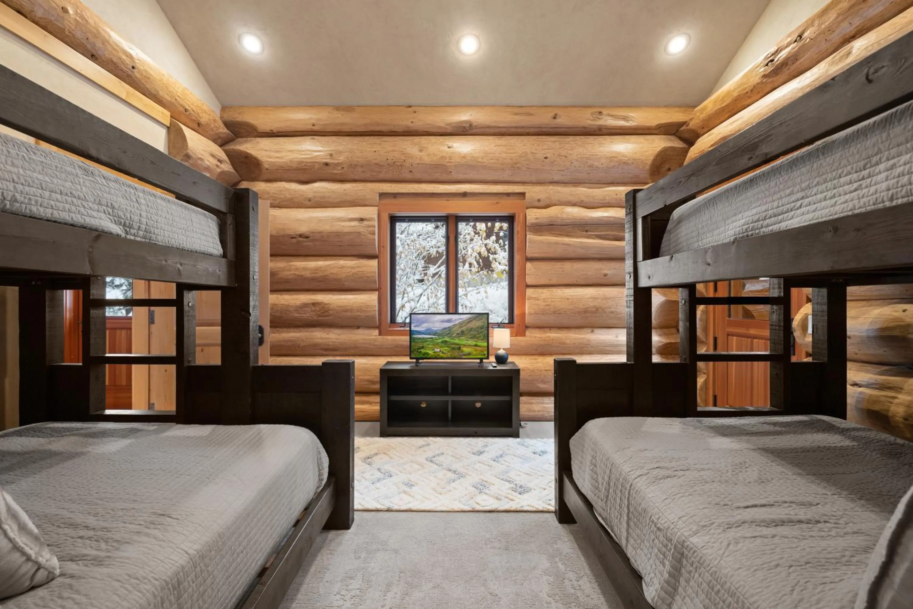 Bed in The Grand Alpine Lodge