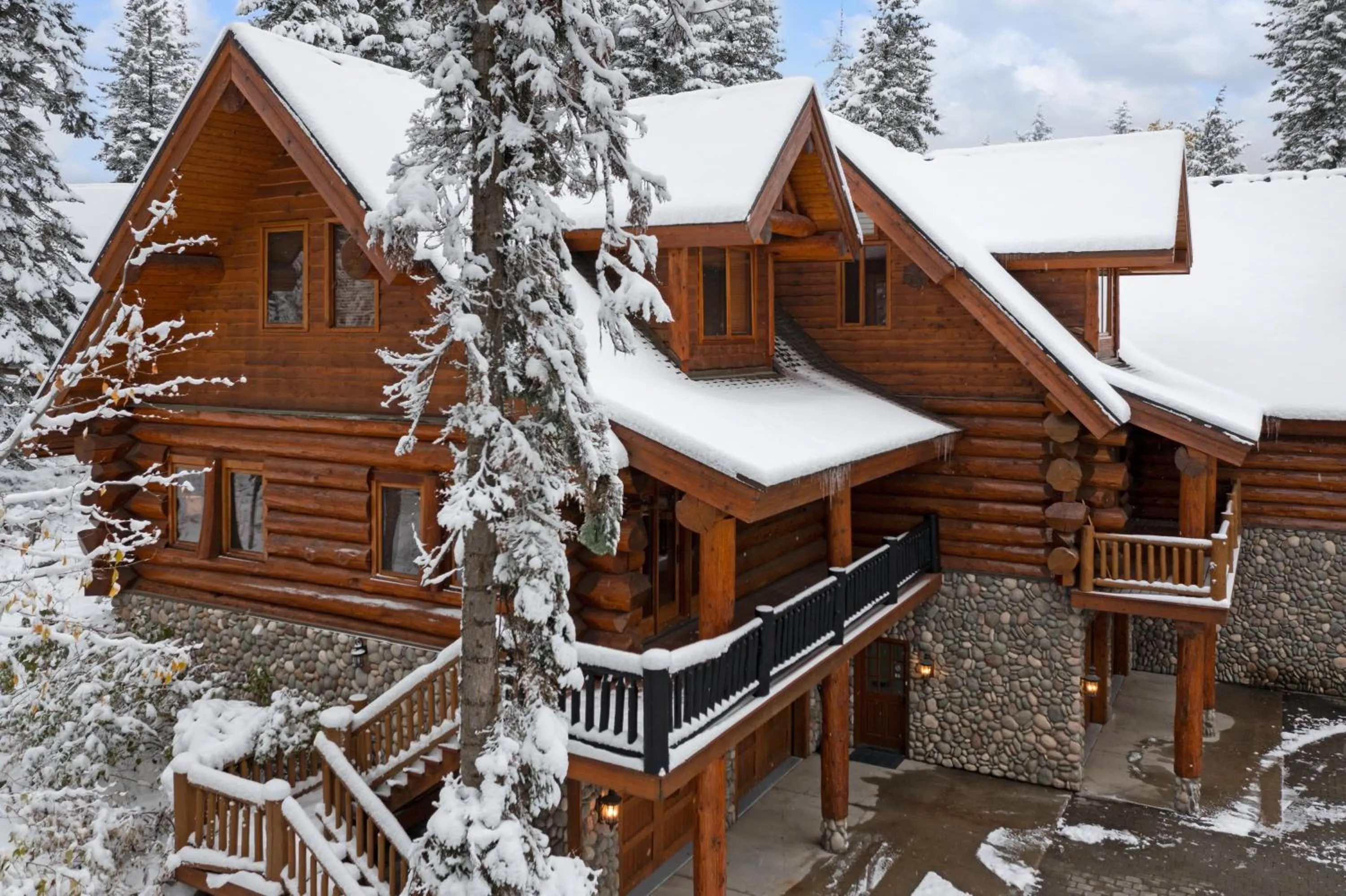 The Grand Alpine Lodge