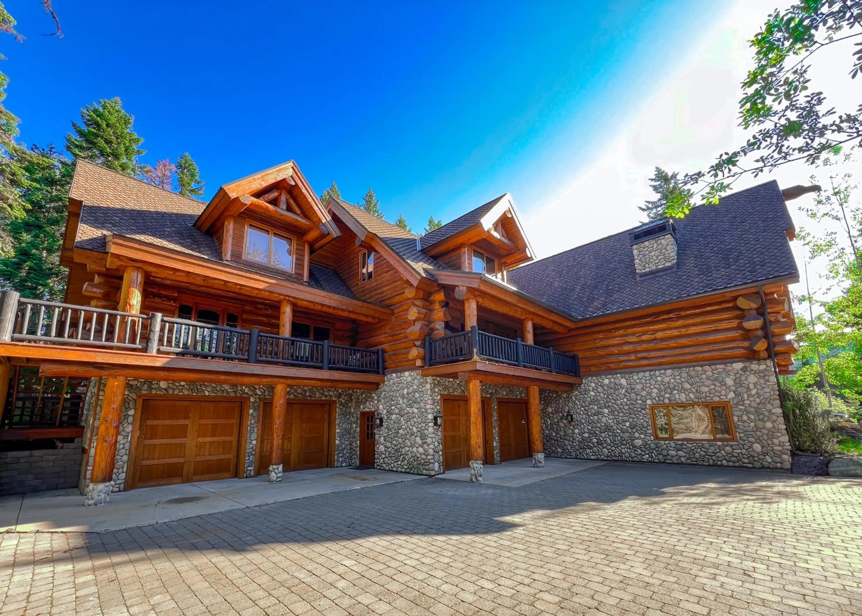 The Grand Alpine Lodge