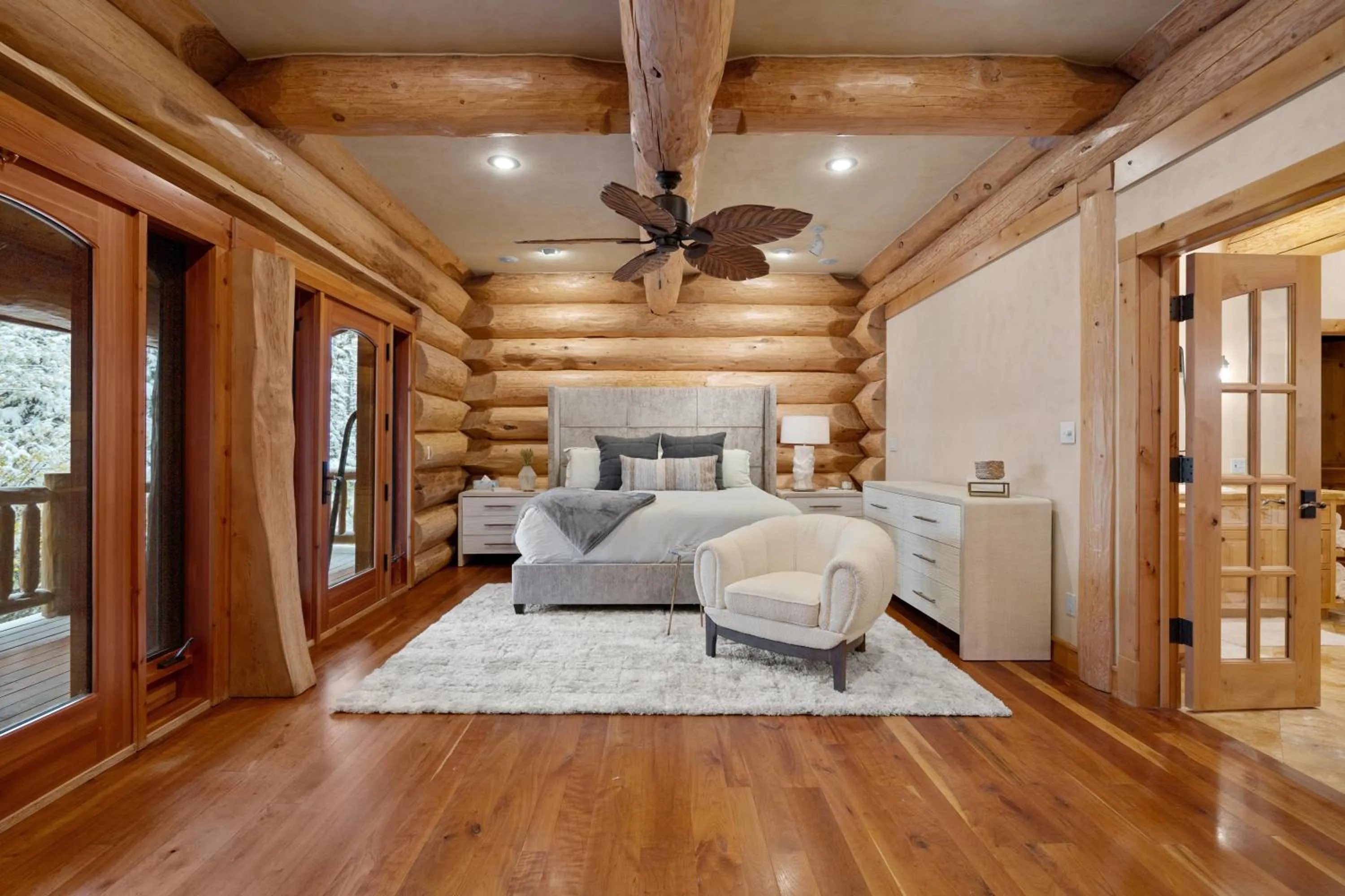 Bed in The Grand Alpine Lodge