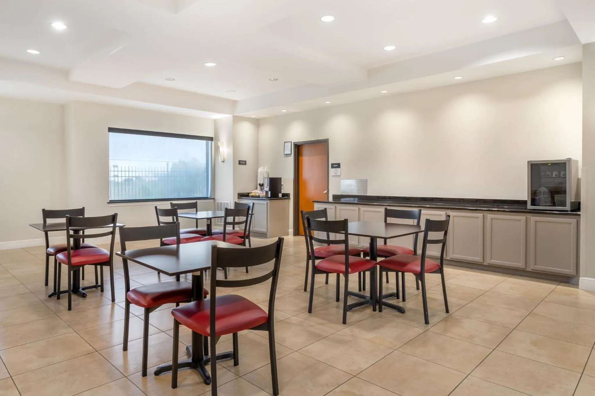 Breakfast in Red Roof Inn La Porte