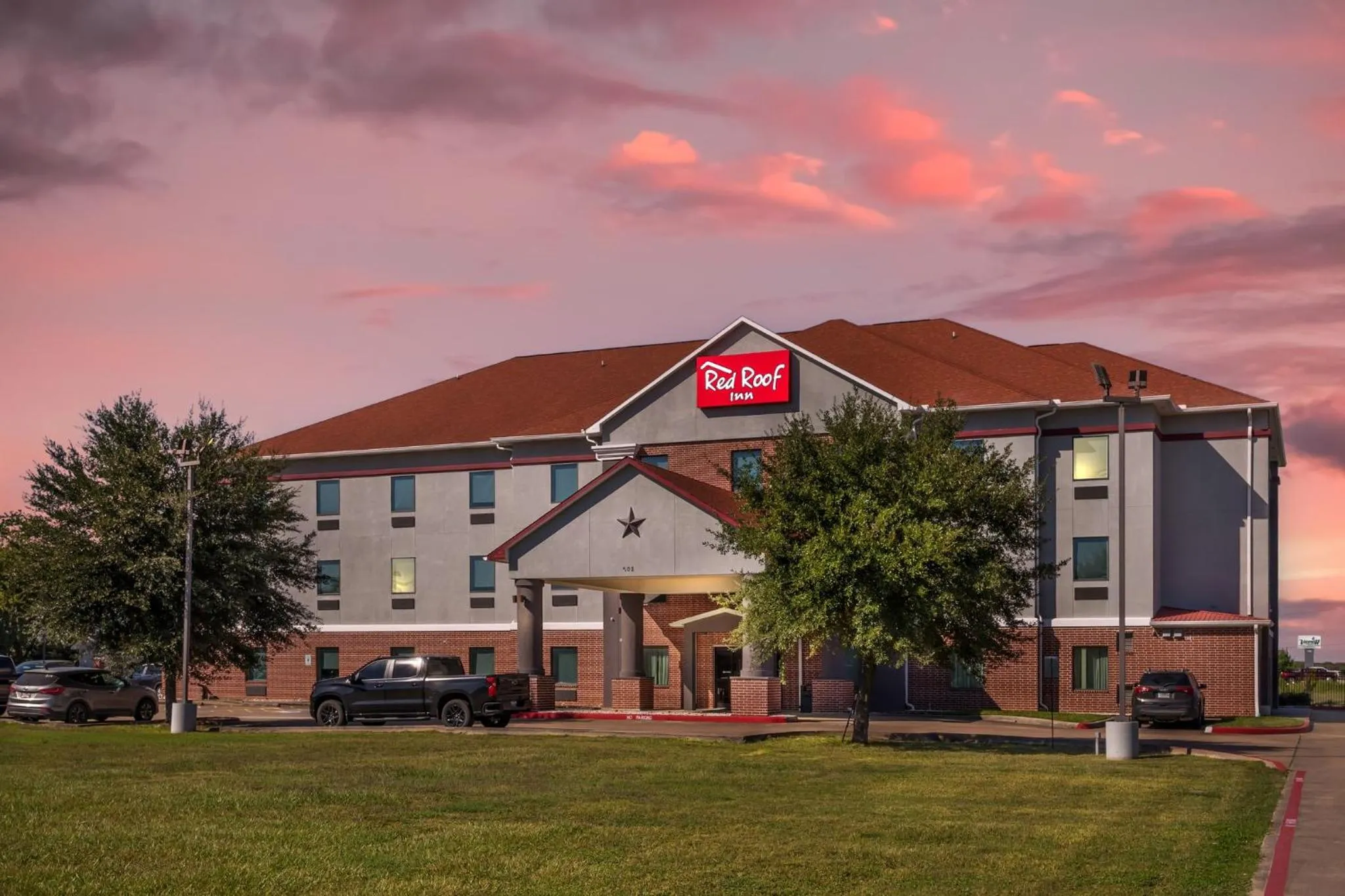 Facade/entrance in Red Roof Inn La Porte