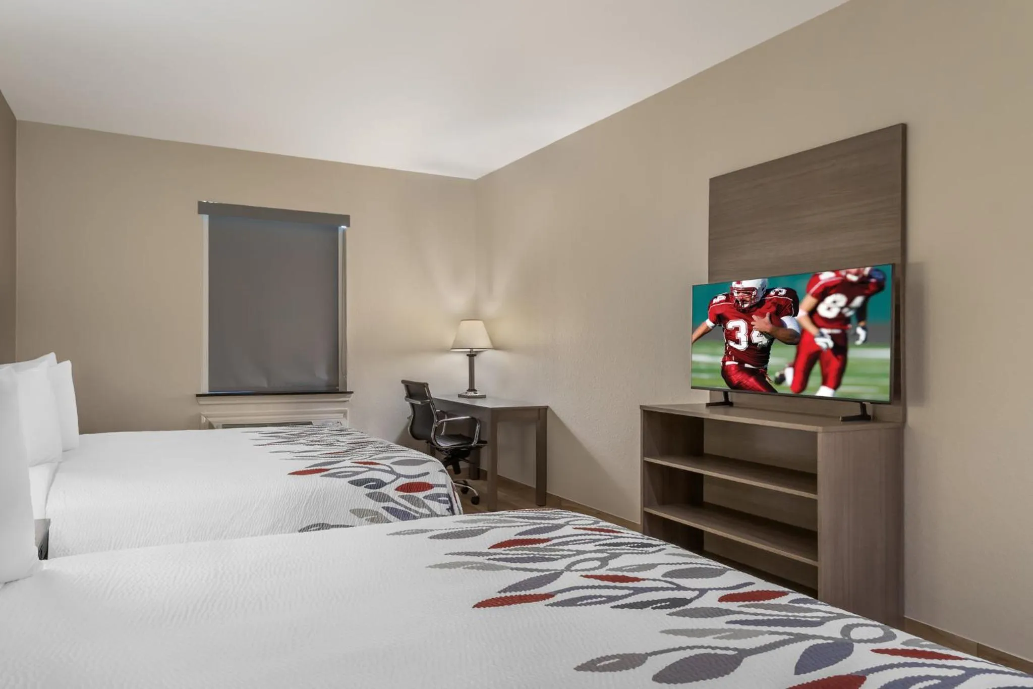 Photo of the whole room, Bed in Red Roof Inn La Porte