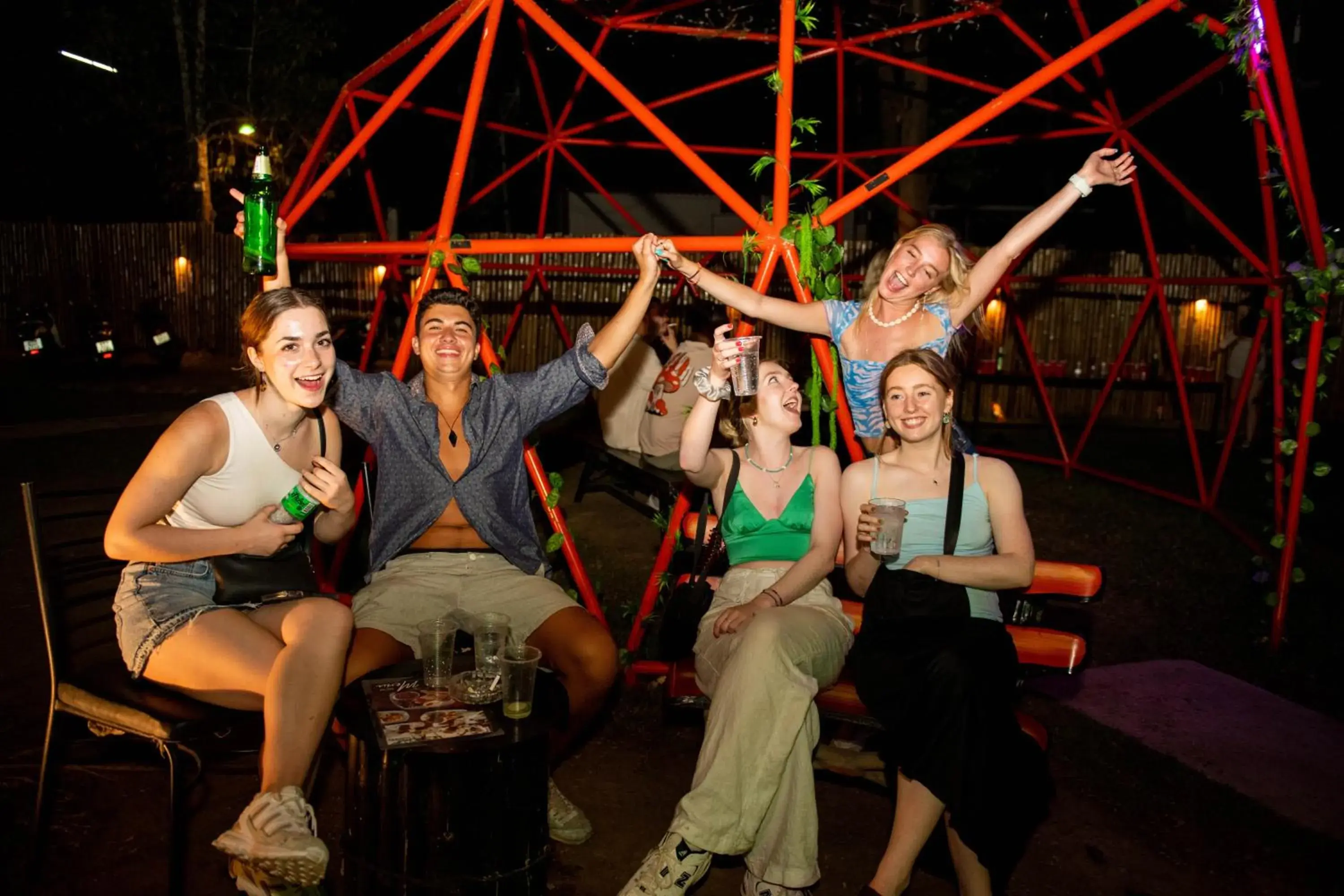 Mad Monkey Pai Mad Monkey Pai