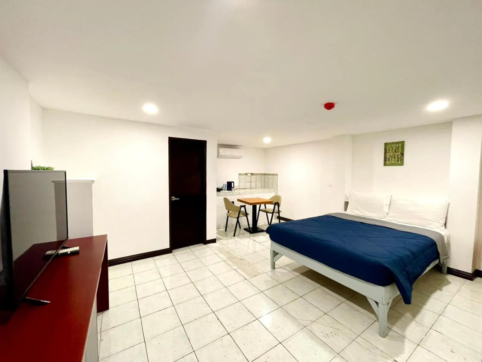 Bed in Bluewing Hotel Angeles powered by Cocotel