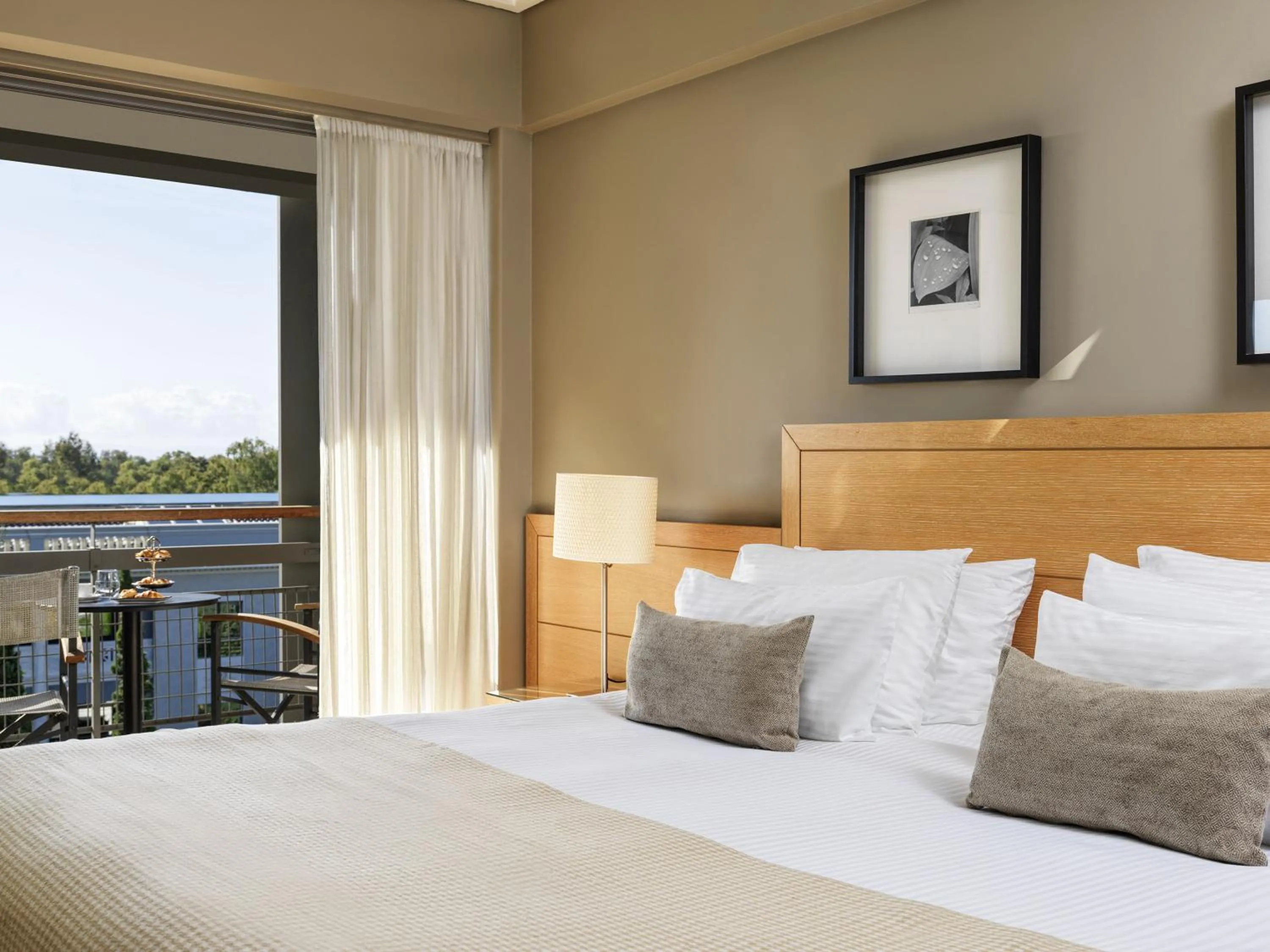 Bed in Sea View Cityscape Hotel