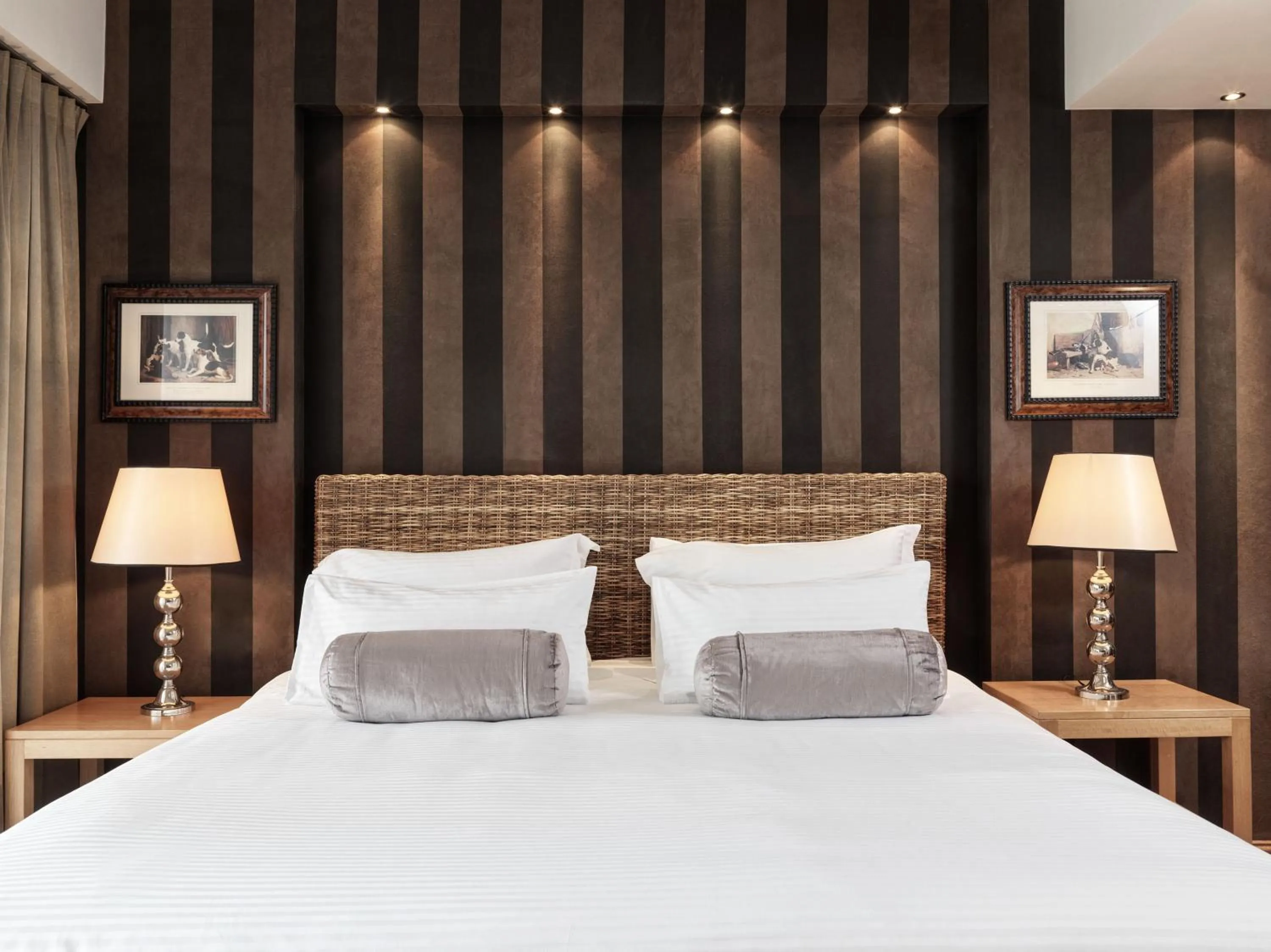 Bed in Sea View Cityscape Hotel