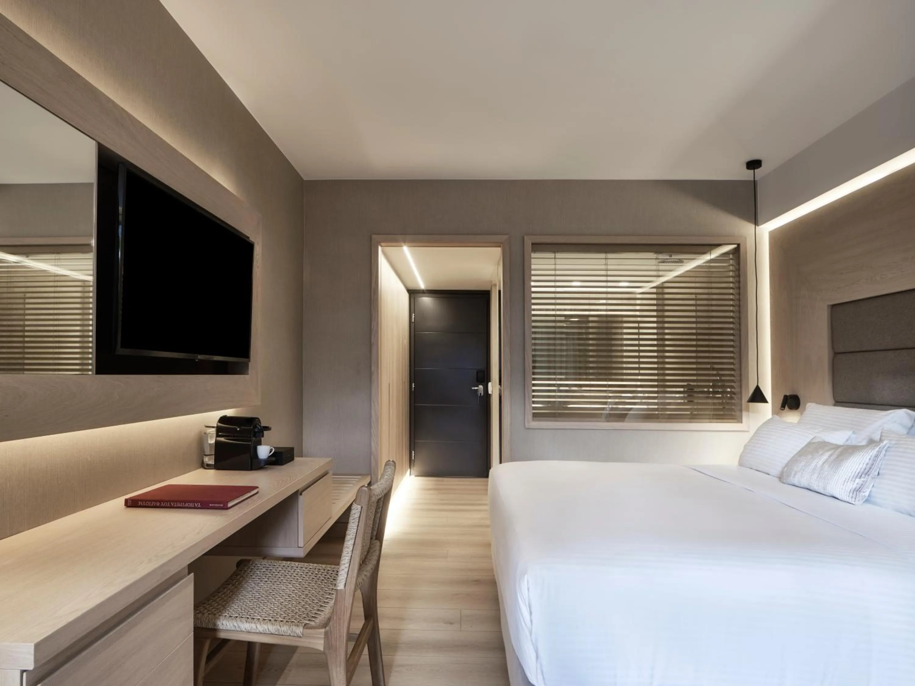 Bed in Sea View Cityscape Hotel