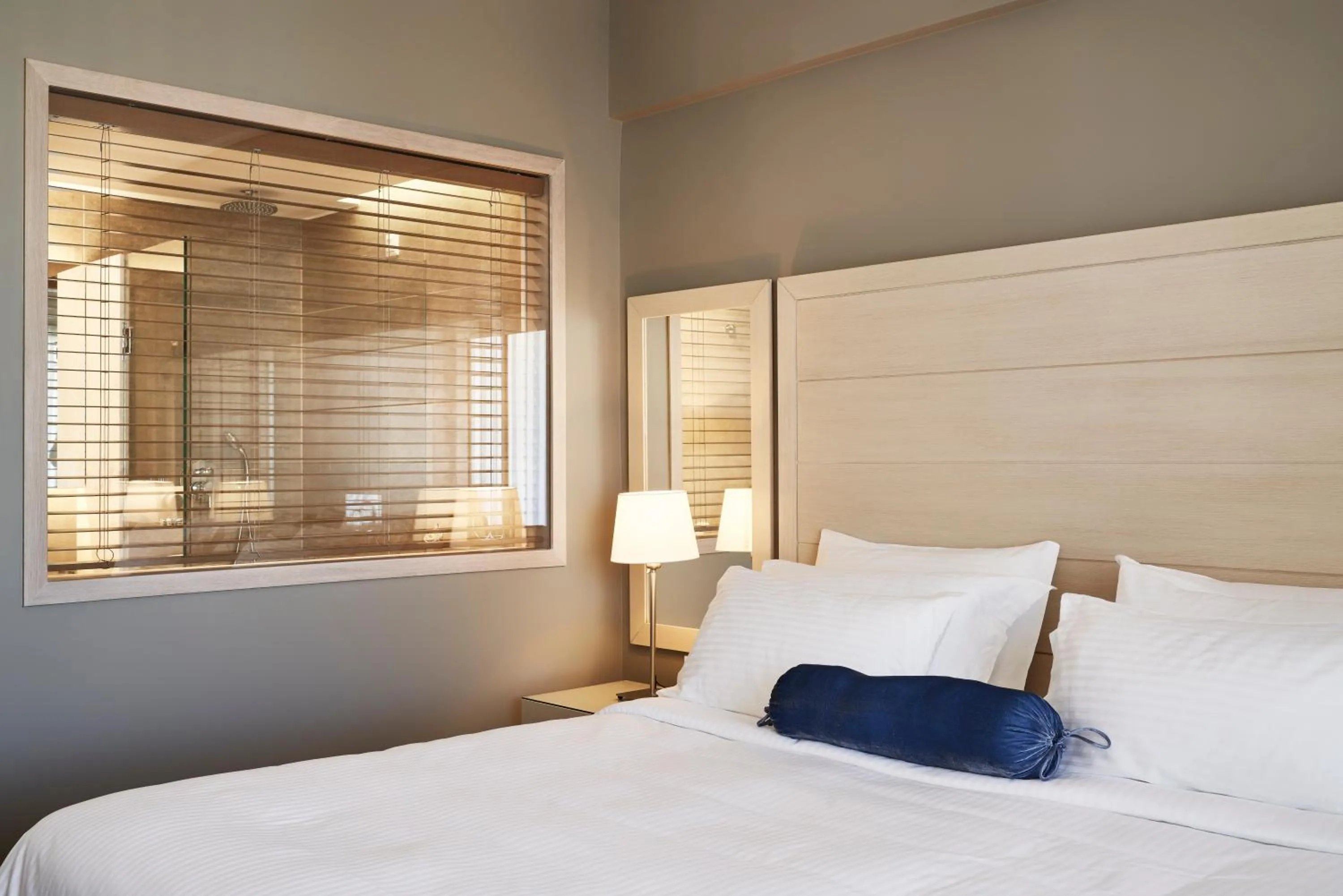 Bed in Sea View Cityscape Hotel