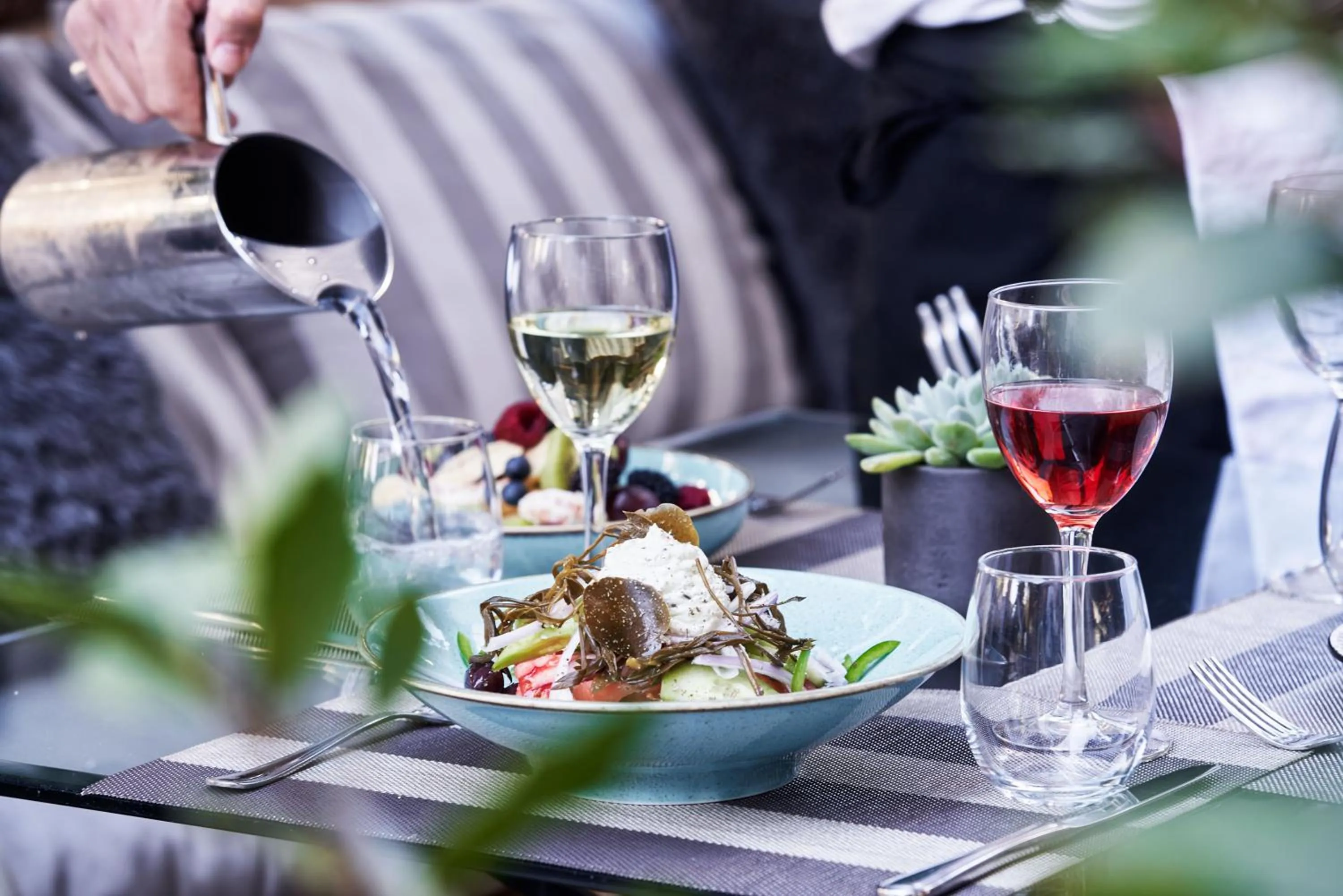 Food and drinks in Sea View Cityscape Hotel