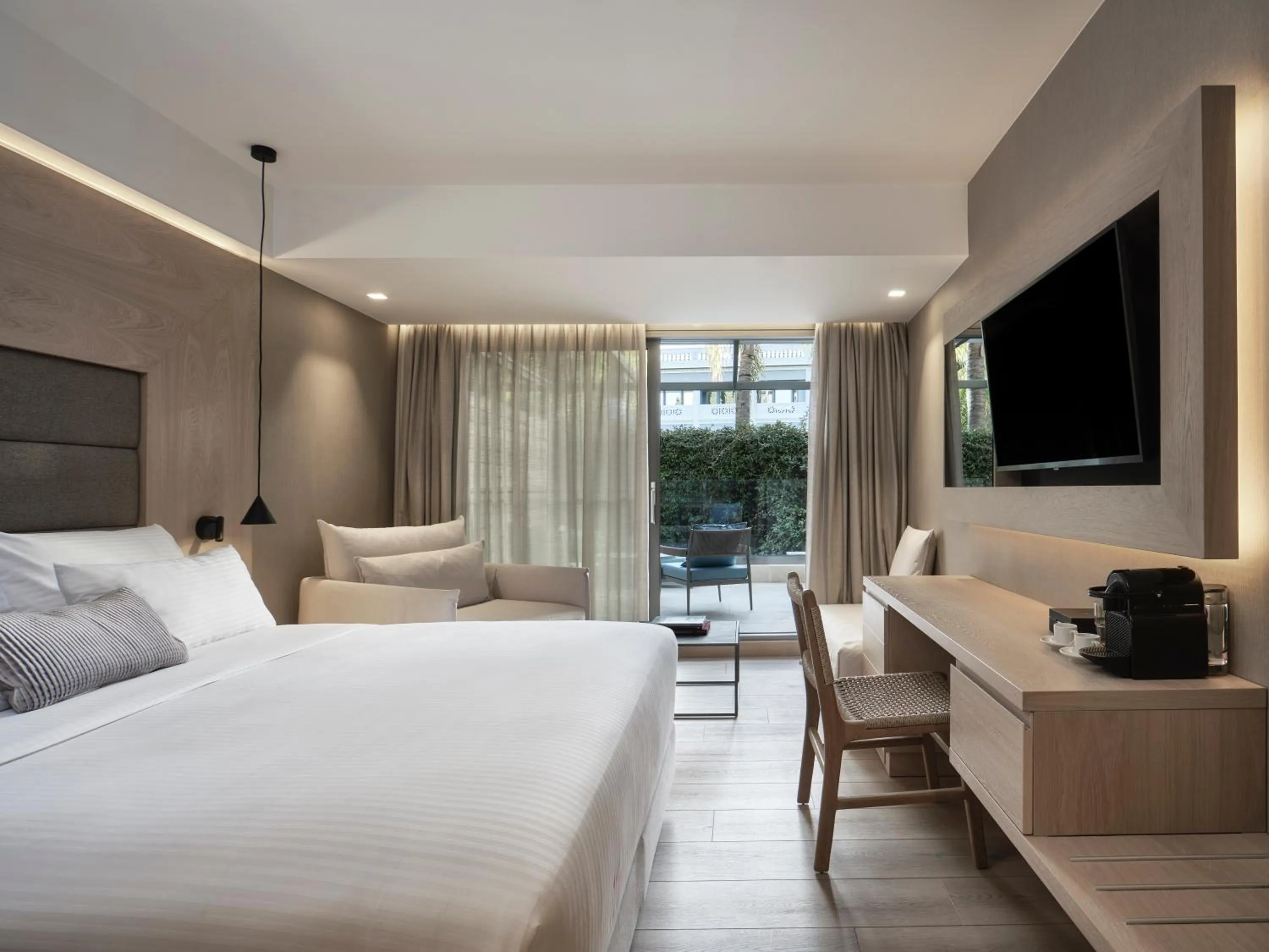 Bed in Sea View Cityscape Hotel