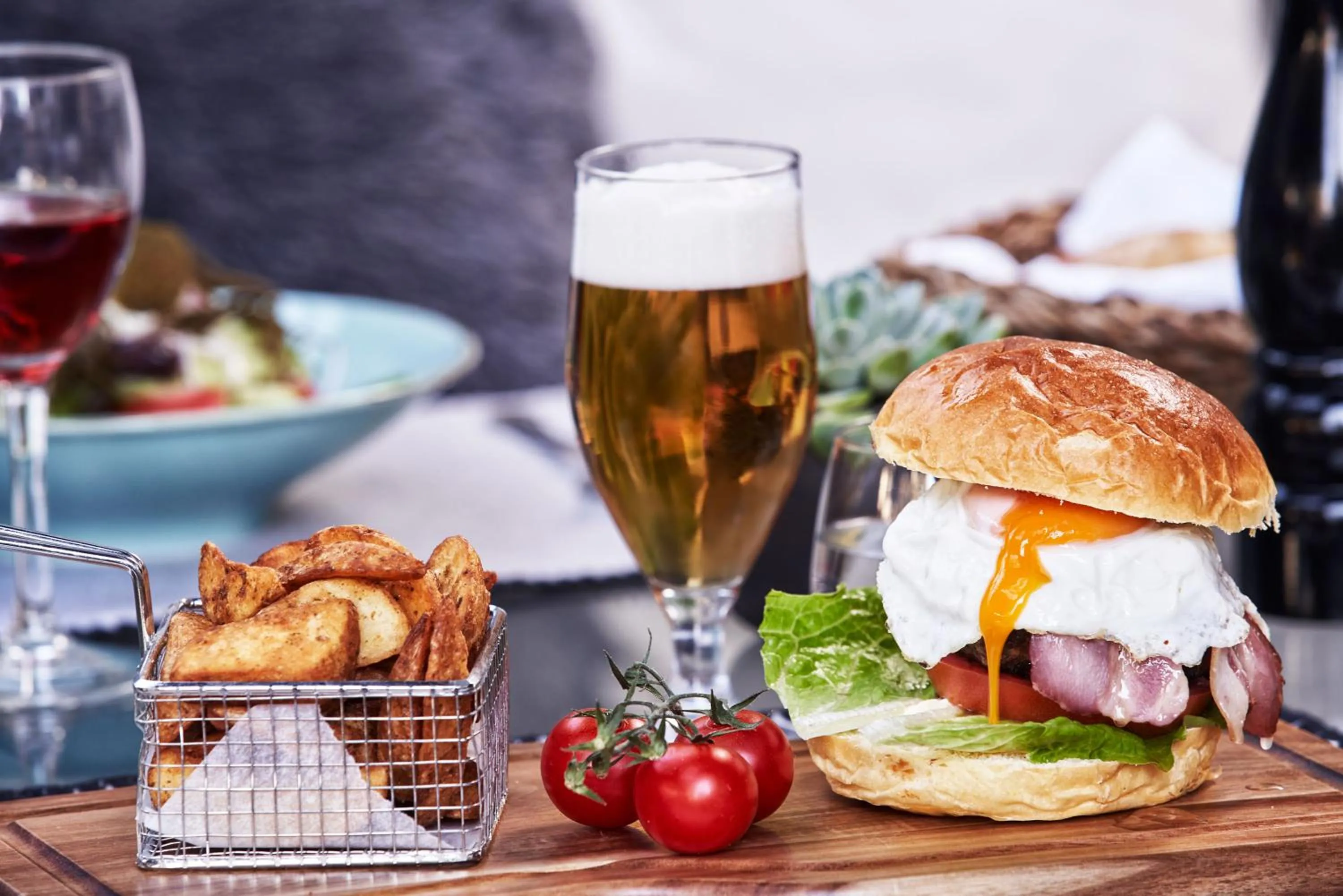 Food and drinks in Sea View Cityscape Hotel