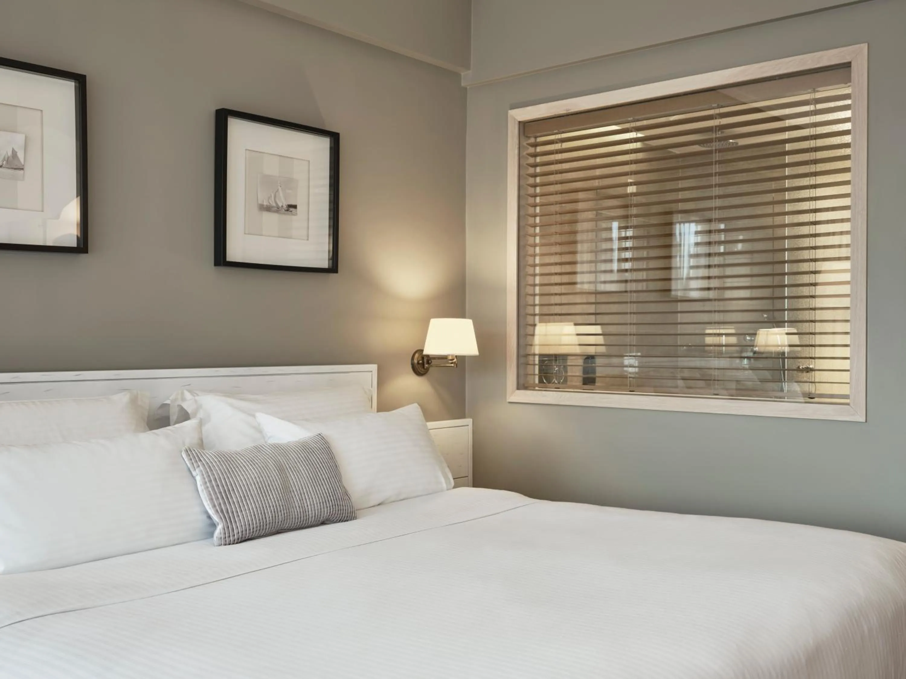 Bed in Sea View Cityscape Hotel