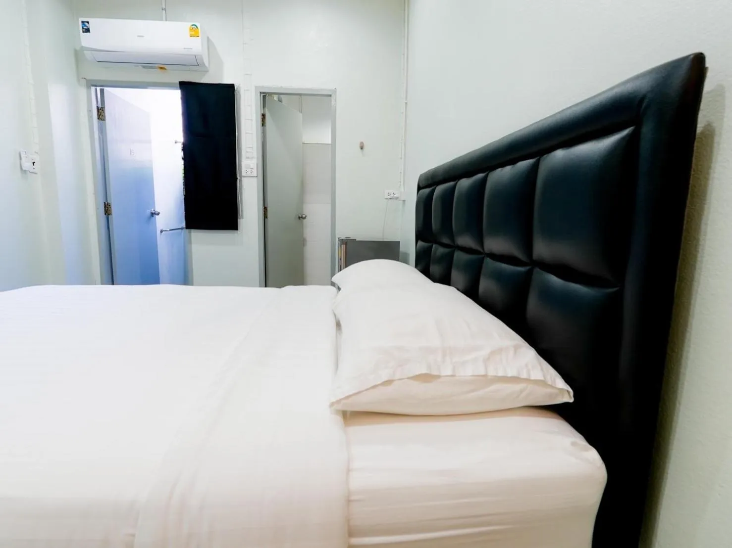 Bedroom, Bed in Suksomboon Residence