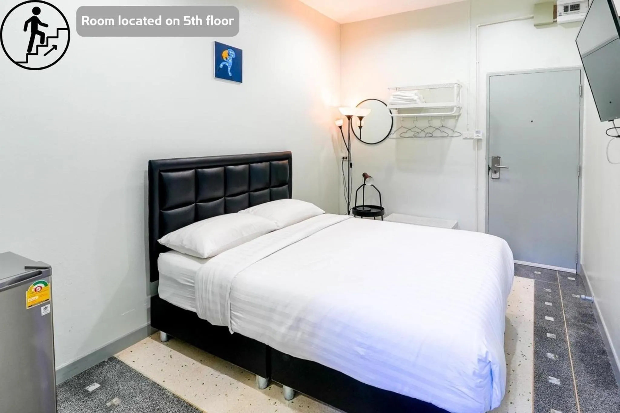 Bedroom, Bed in Suksomboon Residence