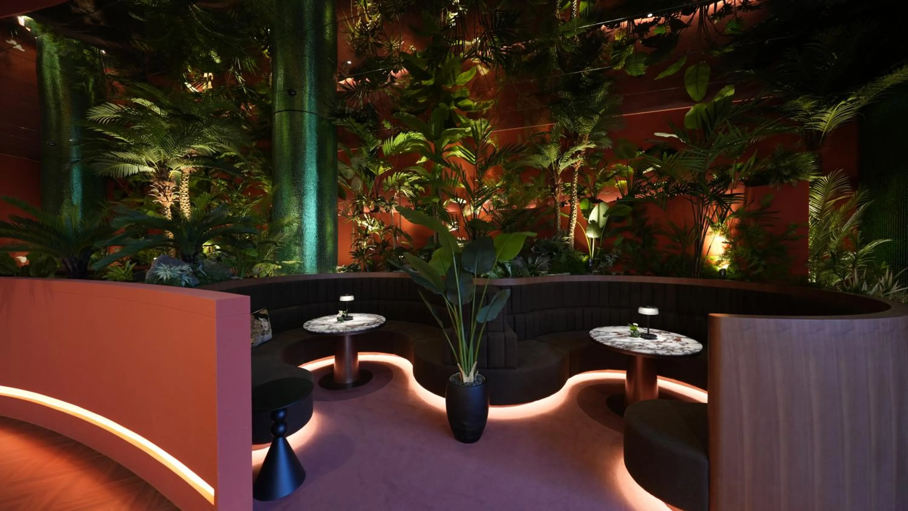 Restaurant/places to eat in Eldis Regent Hotel