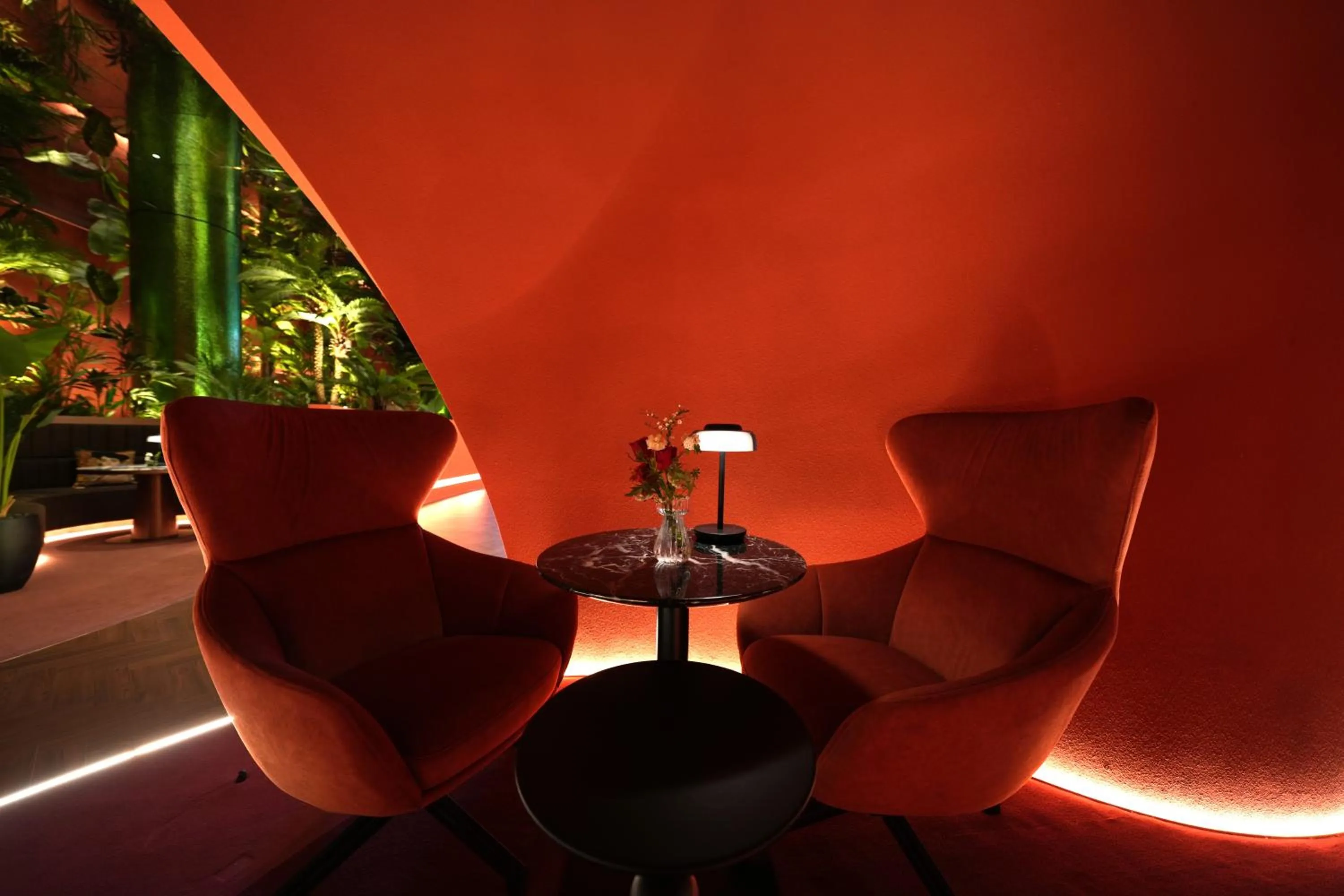 Restaurant/places to eat in Eldis Regent Hotel