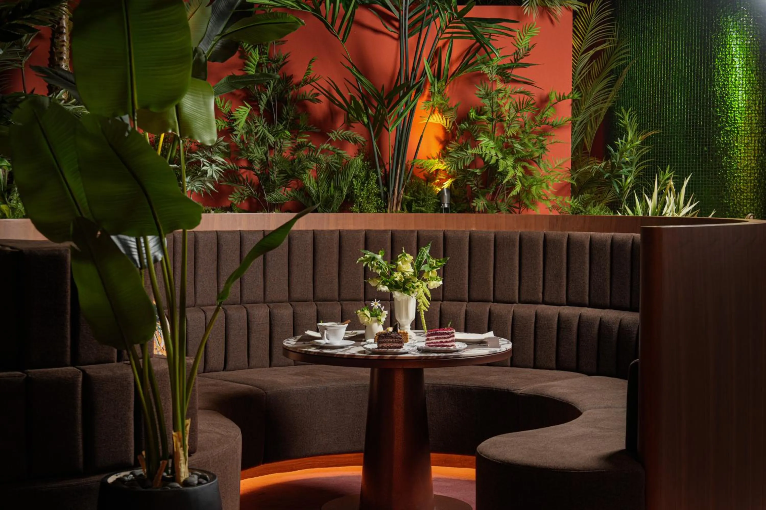 Restaurant/places to eat in Eldis Regent Hotel