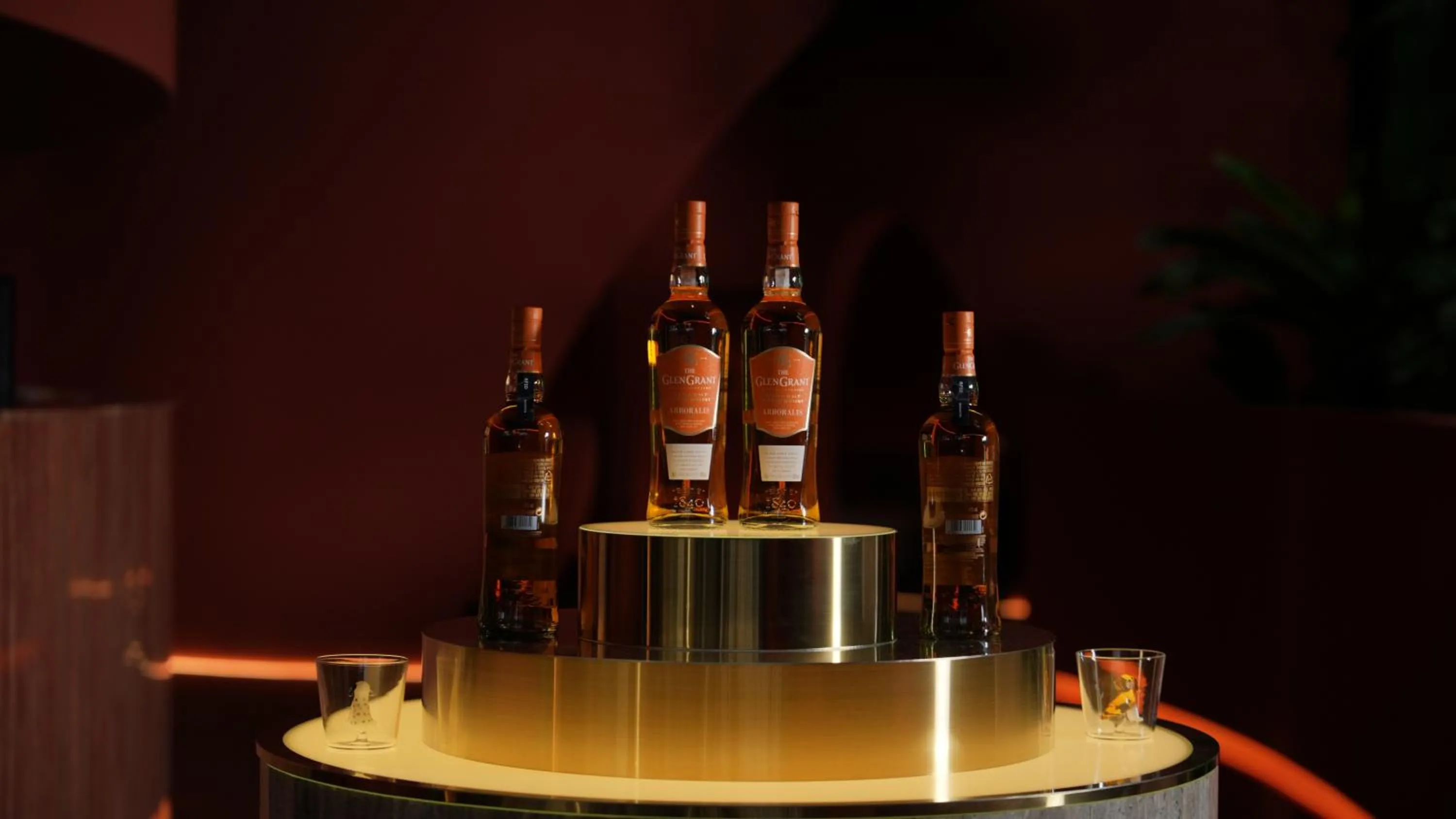 Restaurant/places to eat in Eldis Regent Hotel