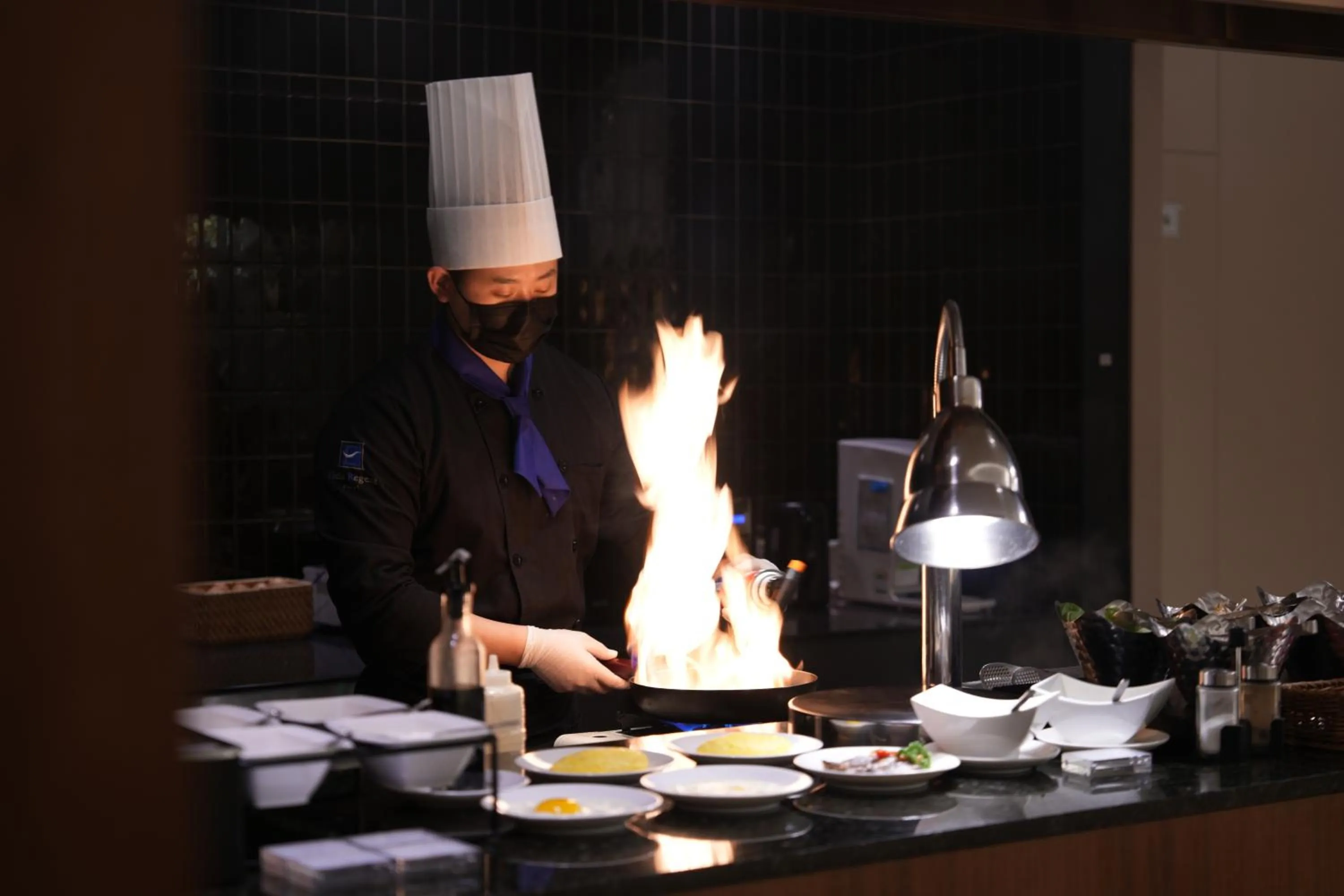 Restaurant/places to eat in Eldis Regent Hotel