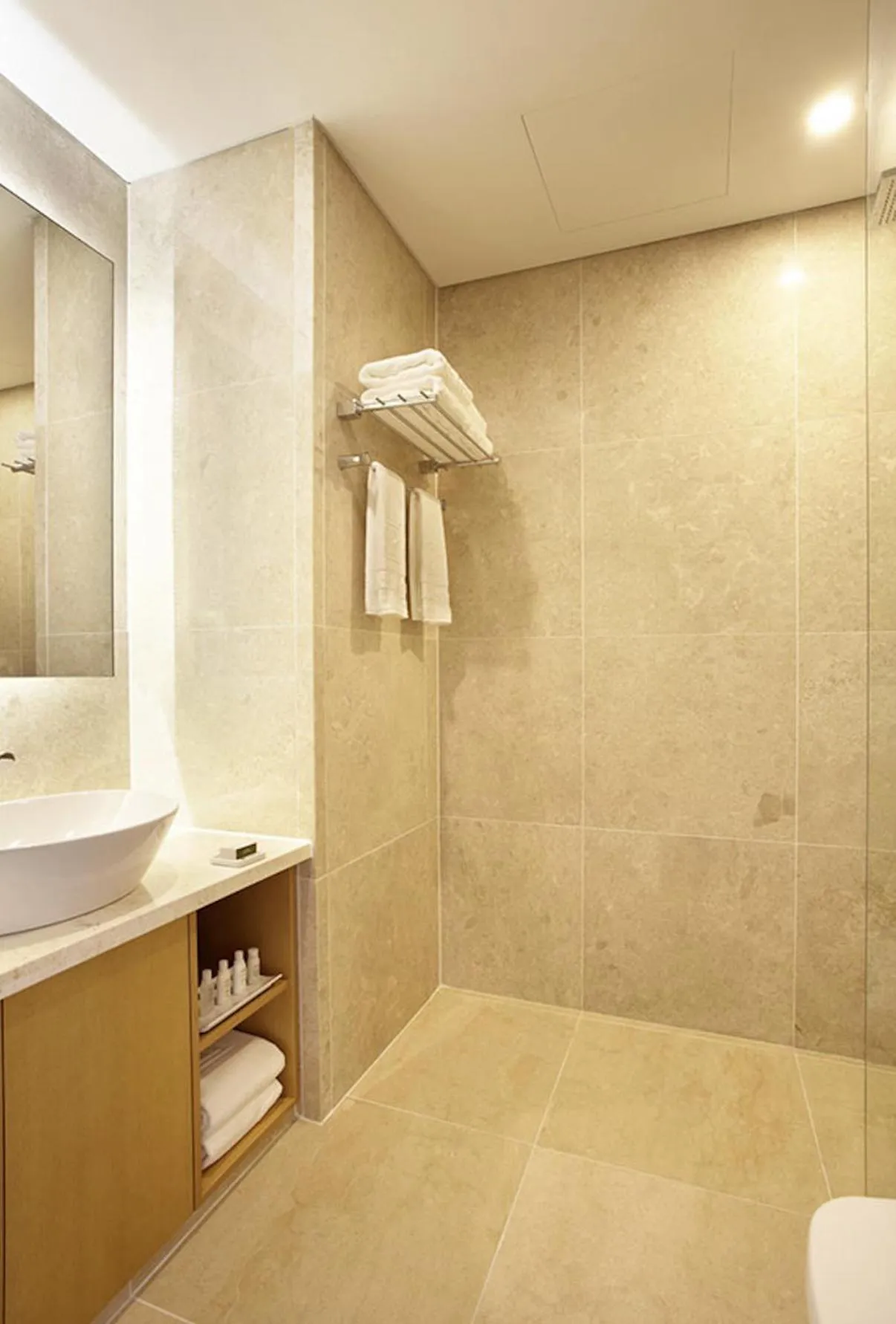 Bathroom in Eldis Regent Hotel