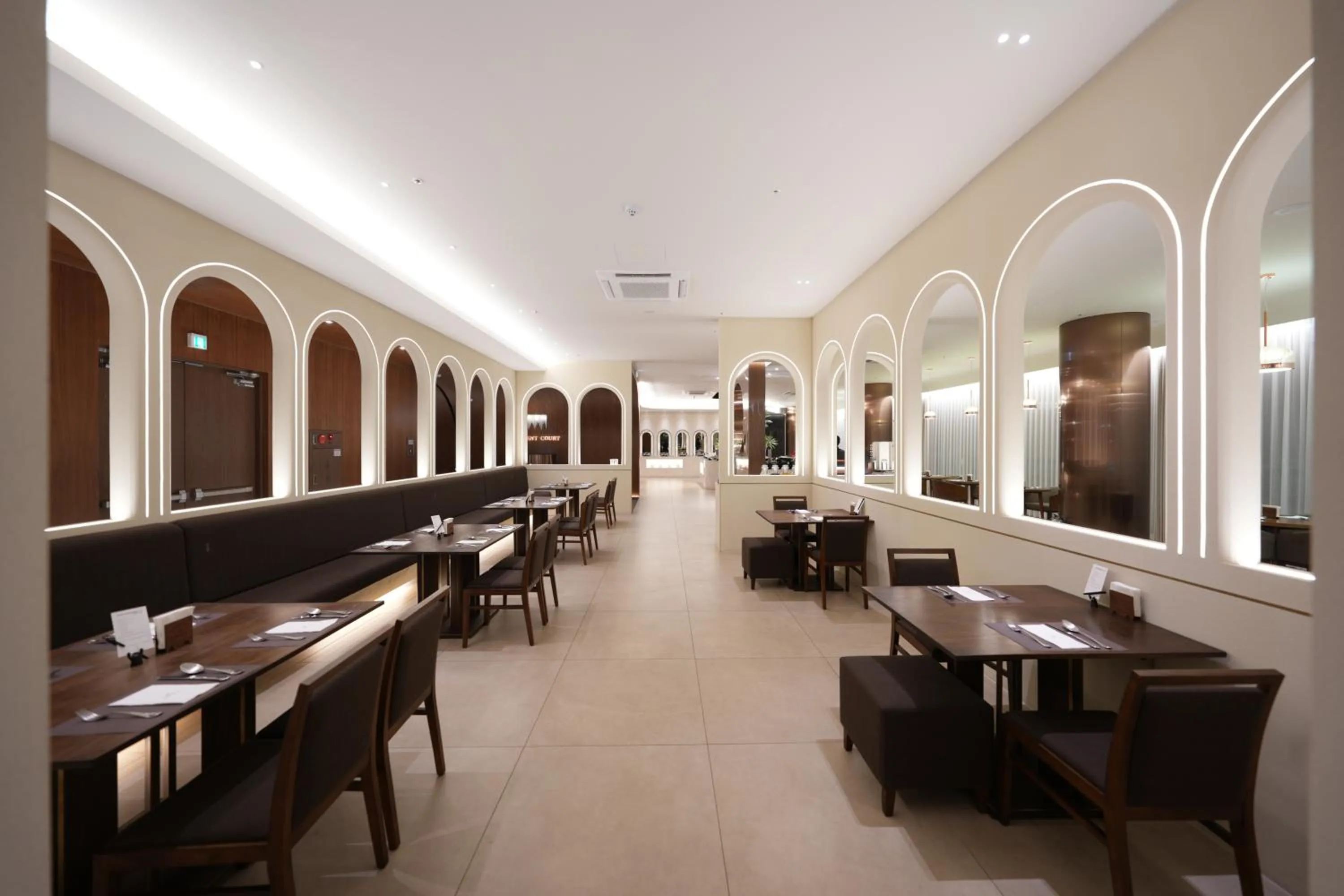 Restaurant/places to eat in Eldis Regent Hotel