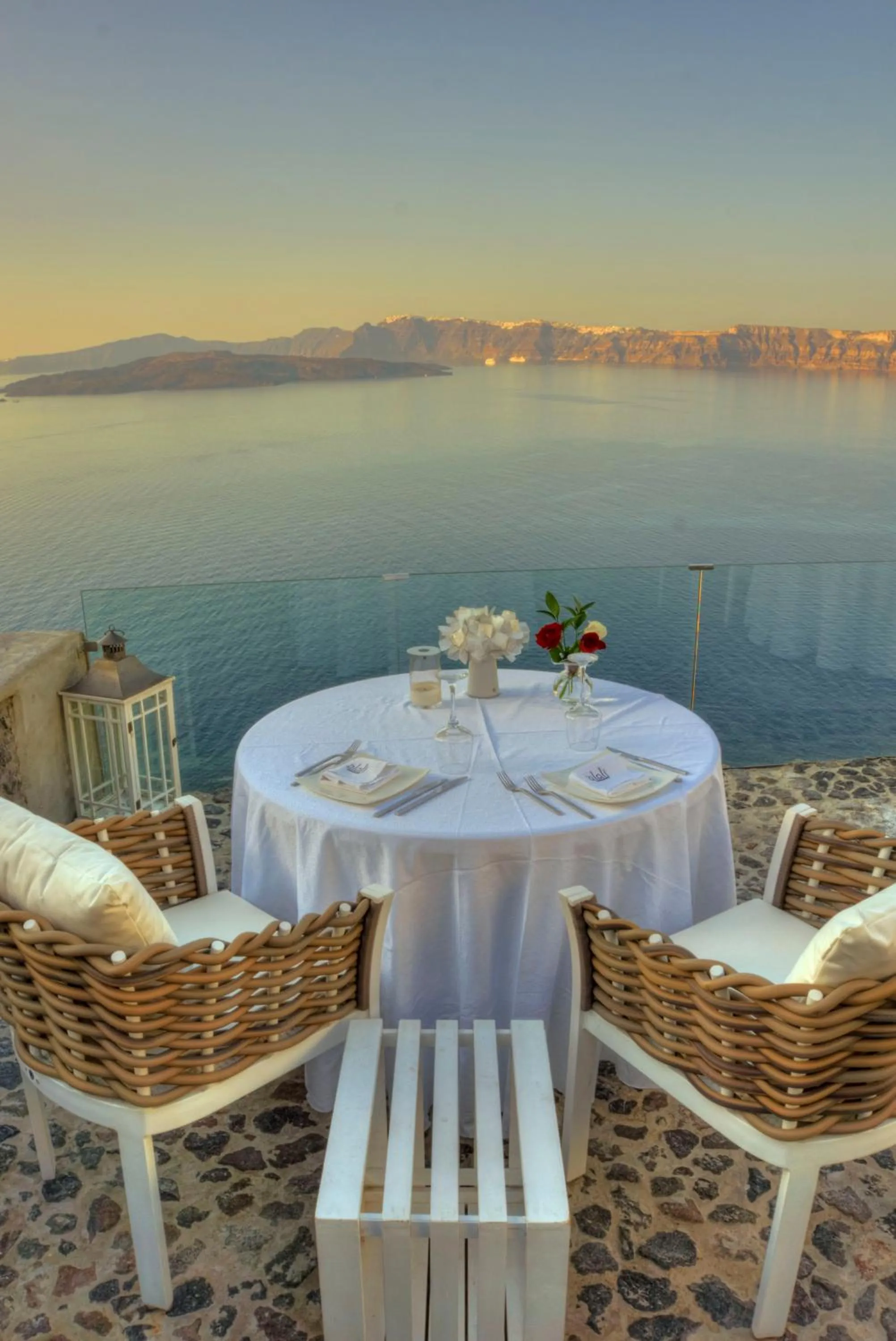 Restaurant/places to eat in Astarte Suites