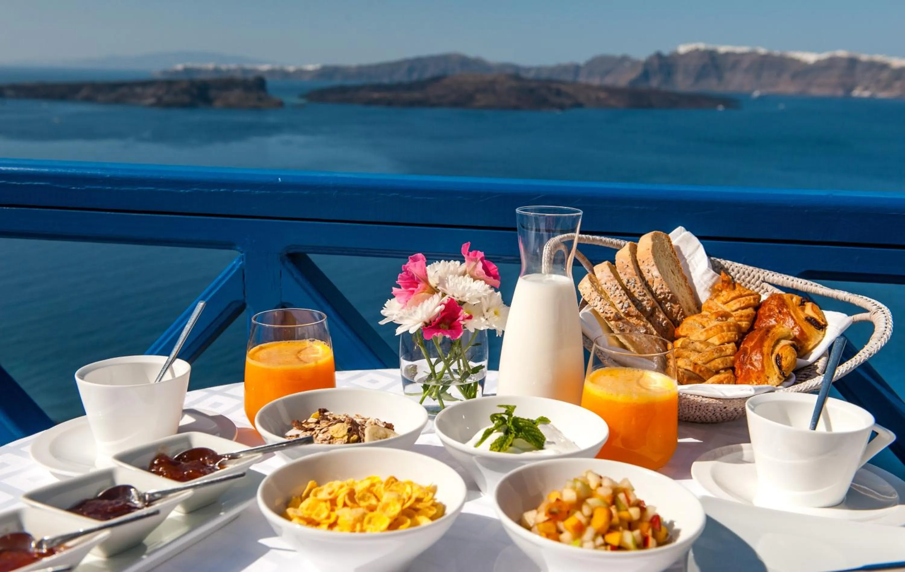 Restaurant/places to eat in Astarte Suites