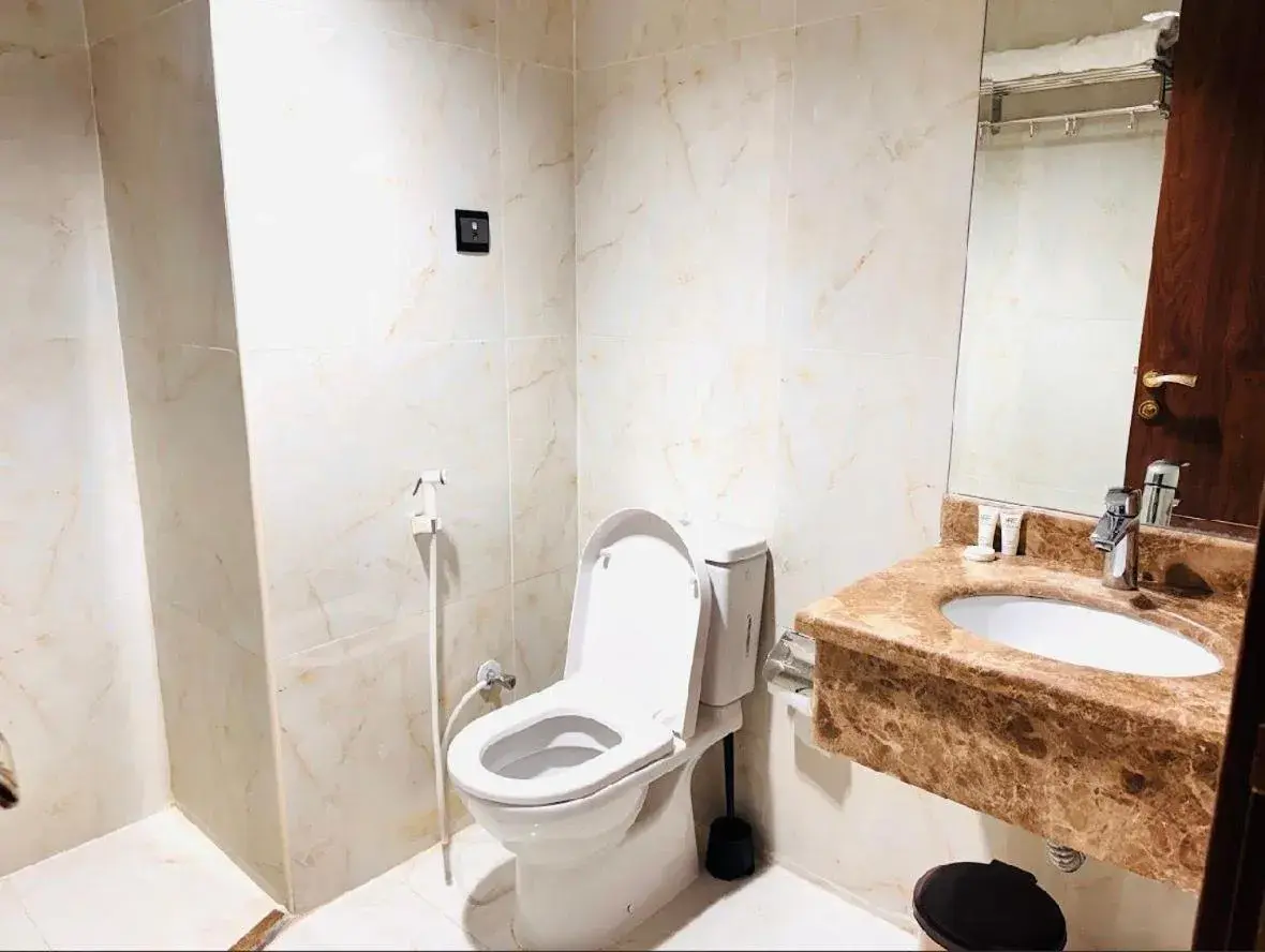 Triple Room in Rowaa Al Azizia Hotel Triple Room in Rowaa Al Azizia Hotel