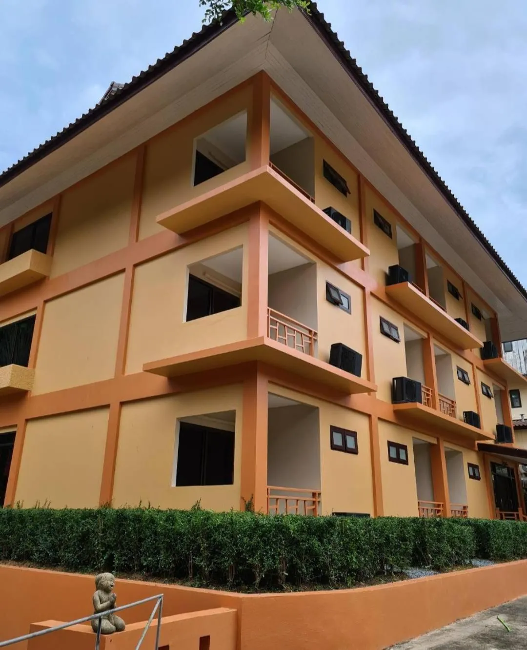 Property building in Du-sila Hotel kohchang