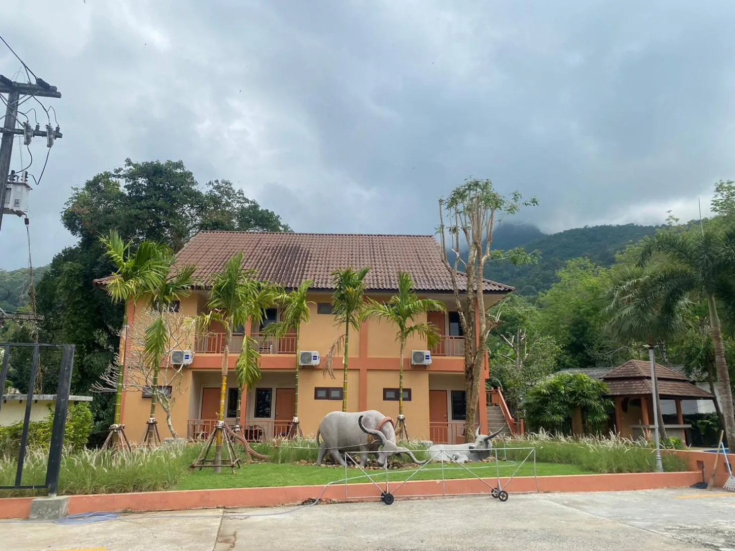 Property building in Du-sila Hotel kohchang