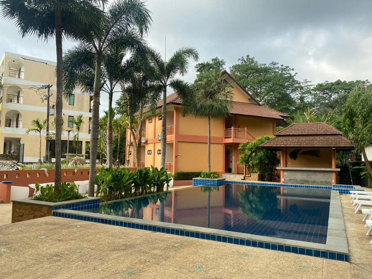 Pool view in Du-sila Hotel kohchang