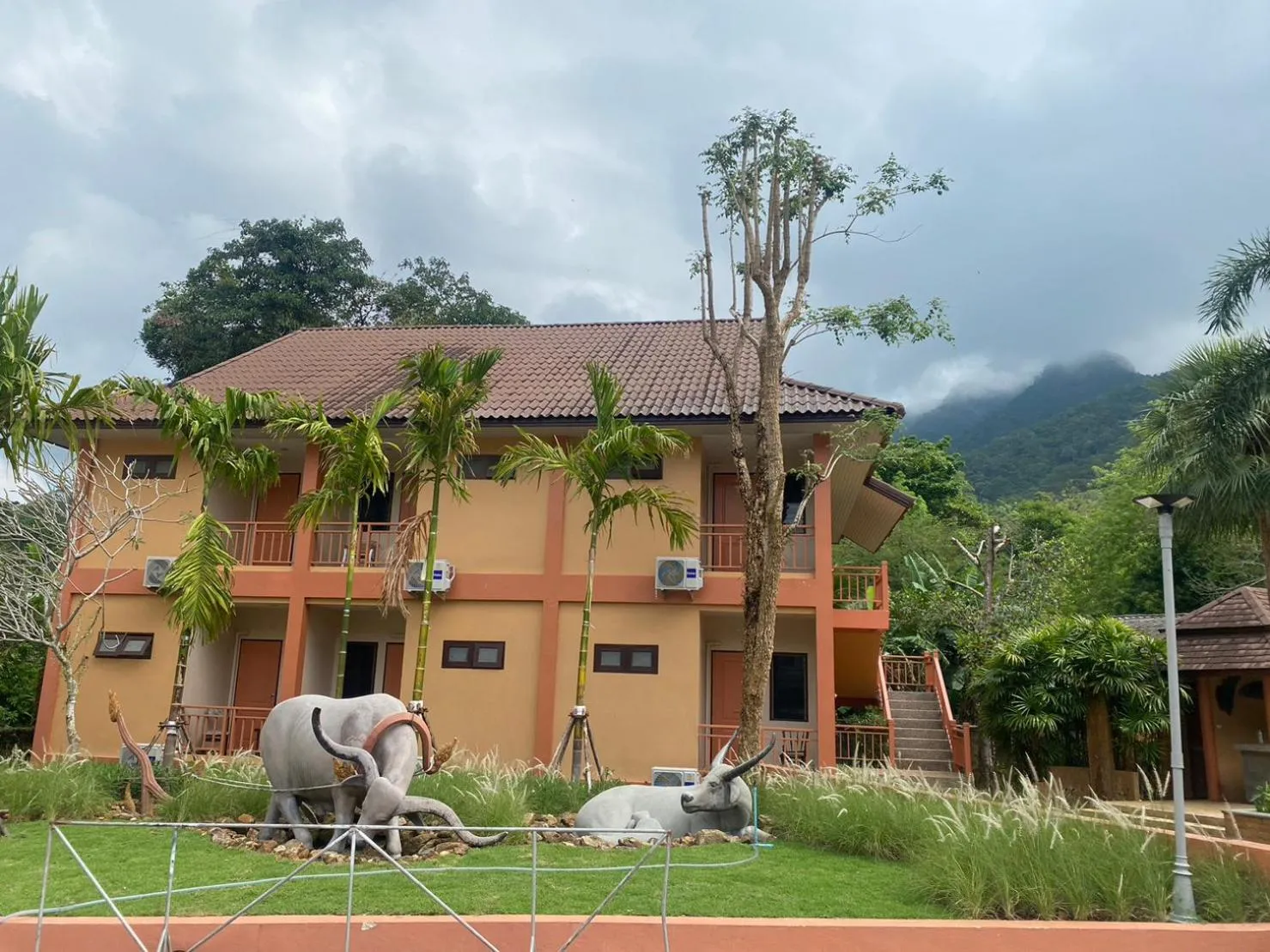 Property building in Du-sila Hotel kohchang
