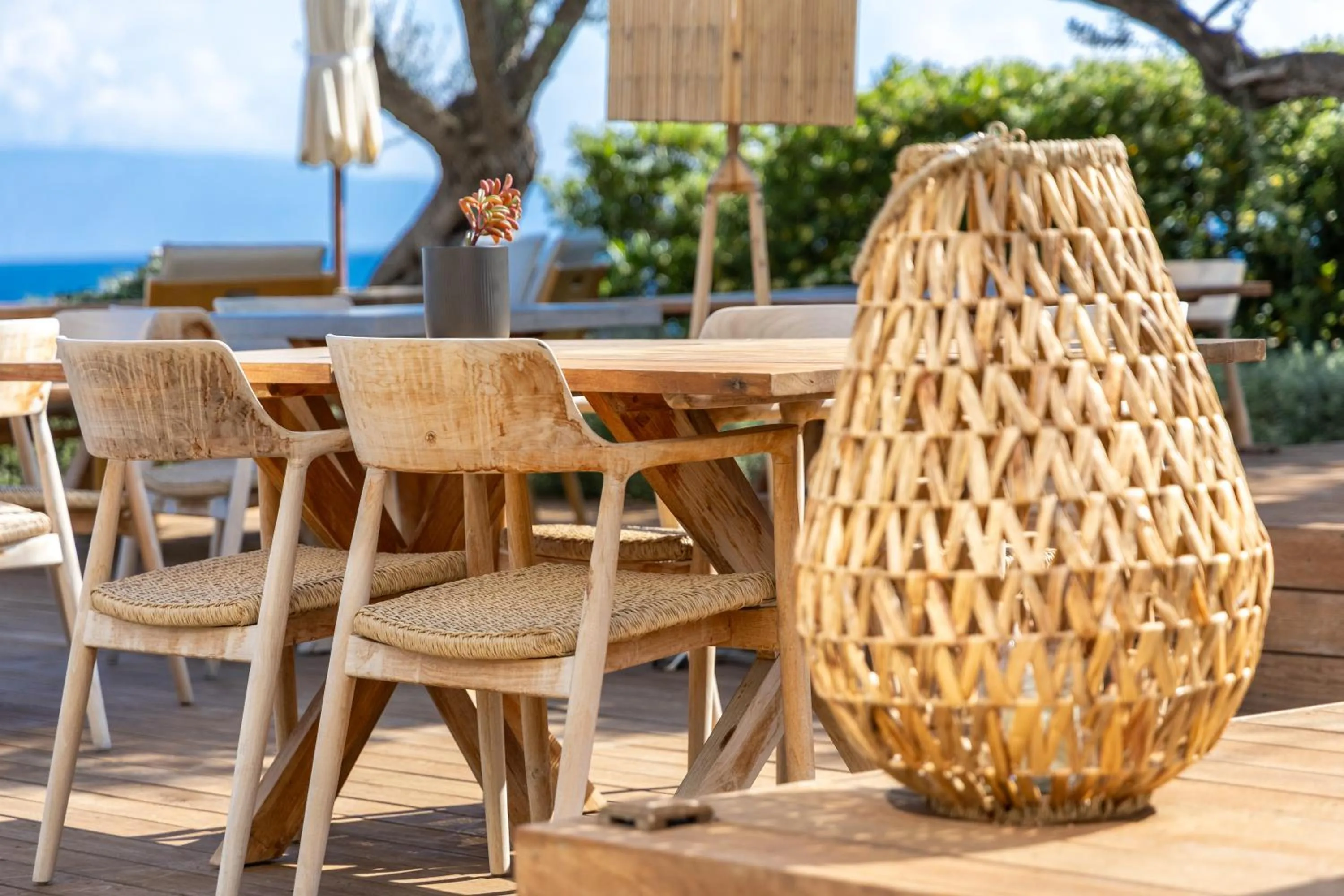 Restaurant/places to eat in Alissachni SeaSide Hotel