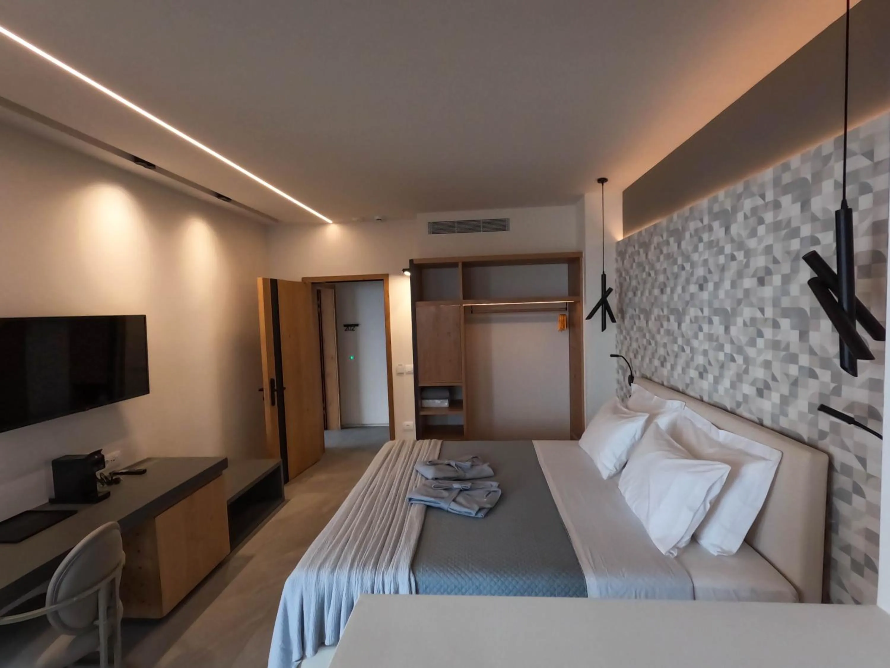 TV and multimedia, Bed in Alissachni SeaSide Hotel