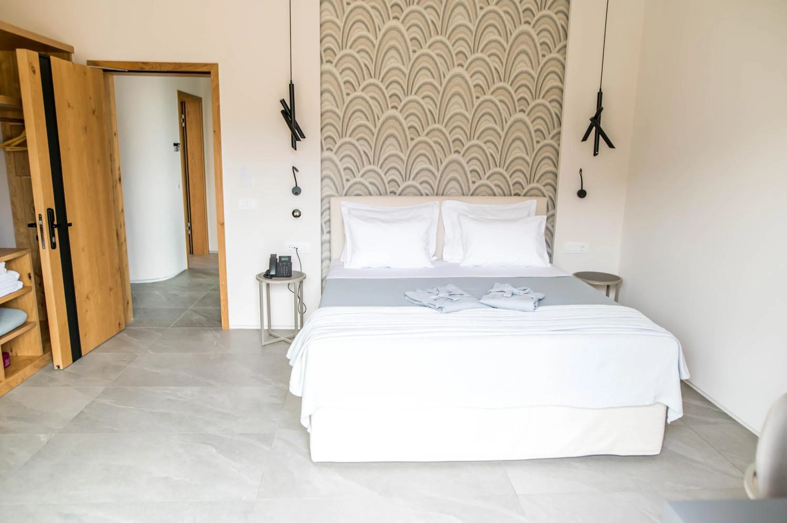 Garden view, Bed in Alissachni SeaSide Hotel