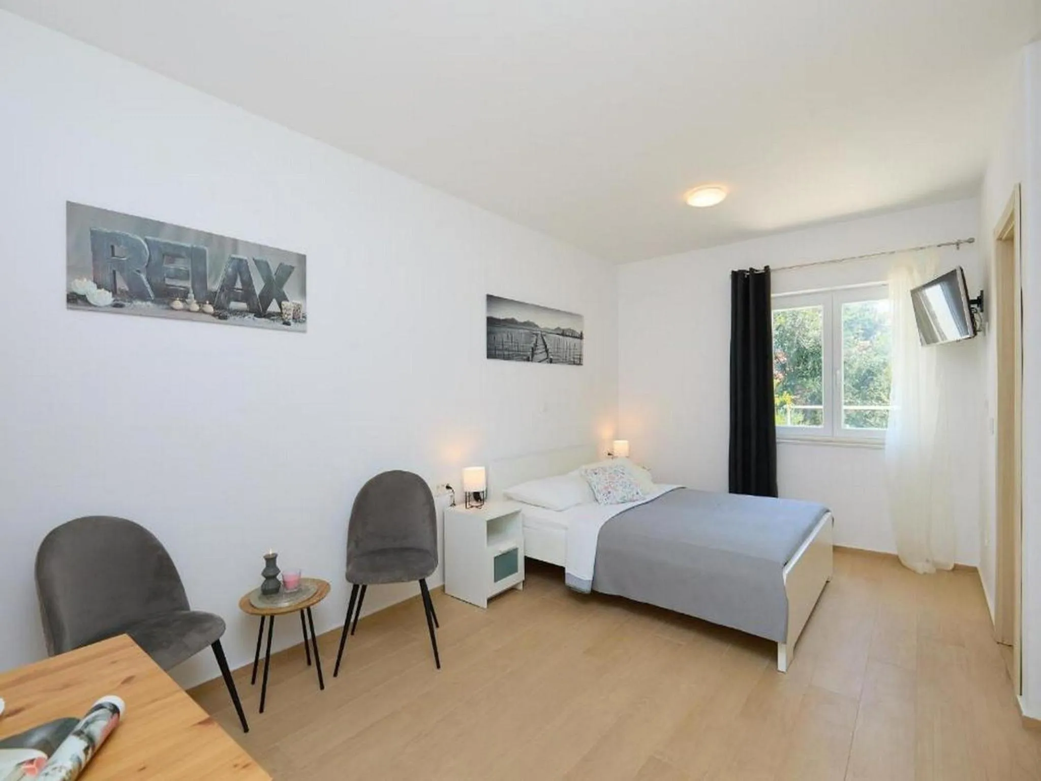 Other, Bed in Palm Tree Apartments