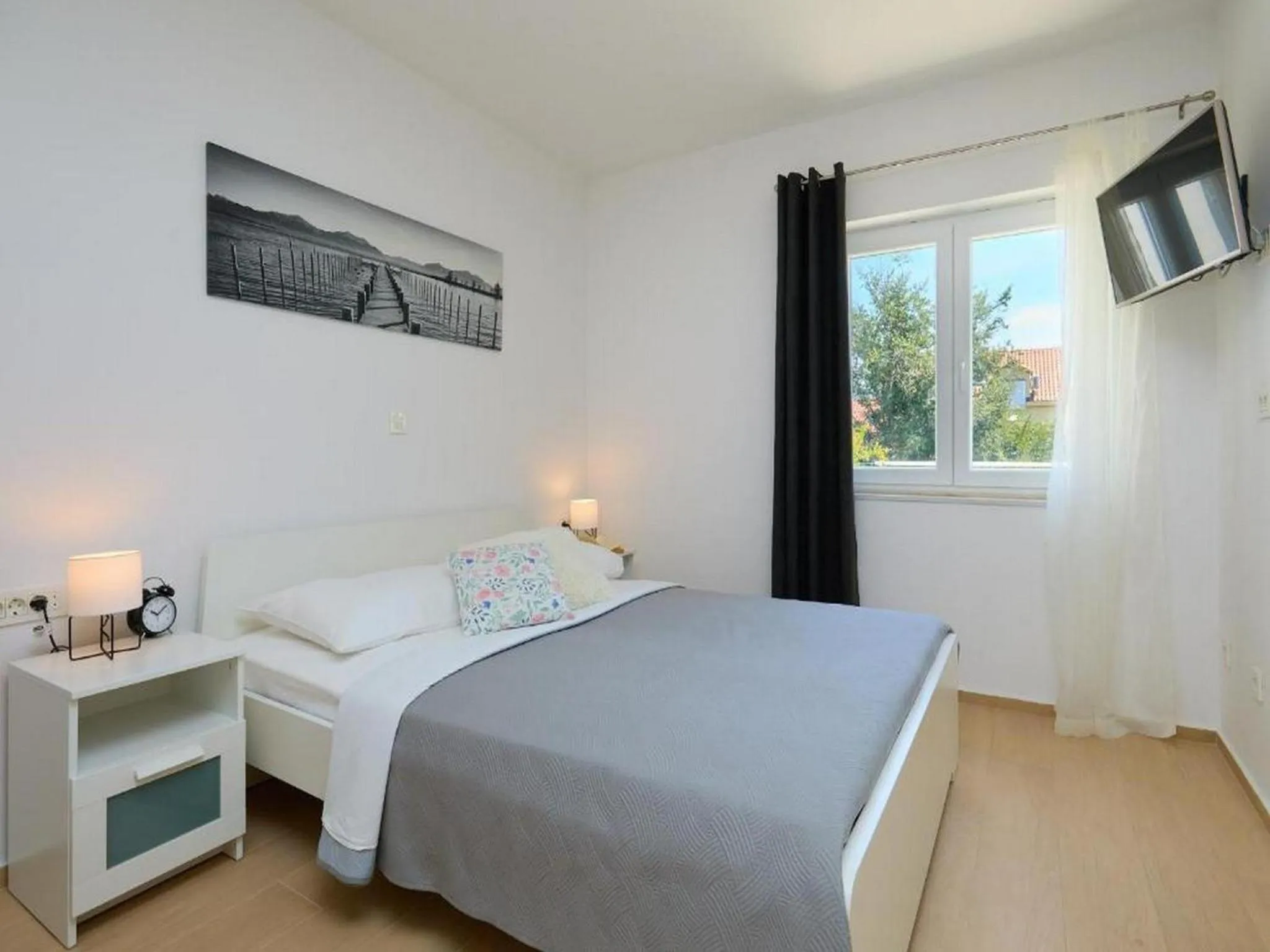 Other, Bed in Palm Tree Apartments