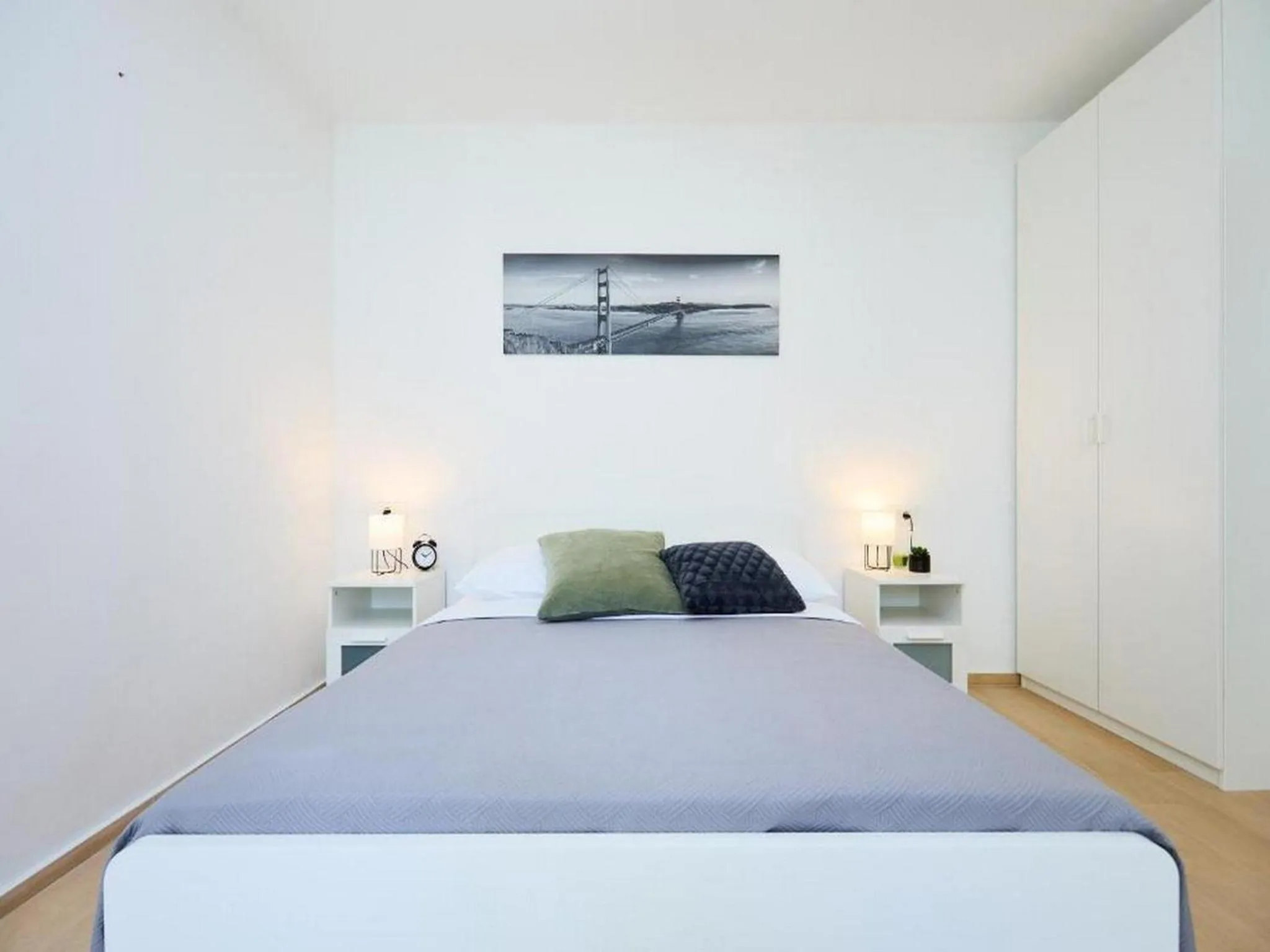 Other, Bed in Palm Tree Apartments