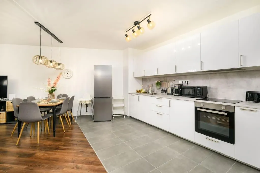 Erkel Luxury Home
