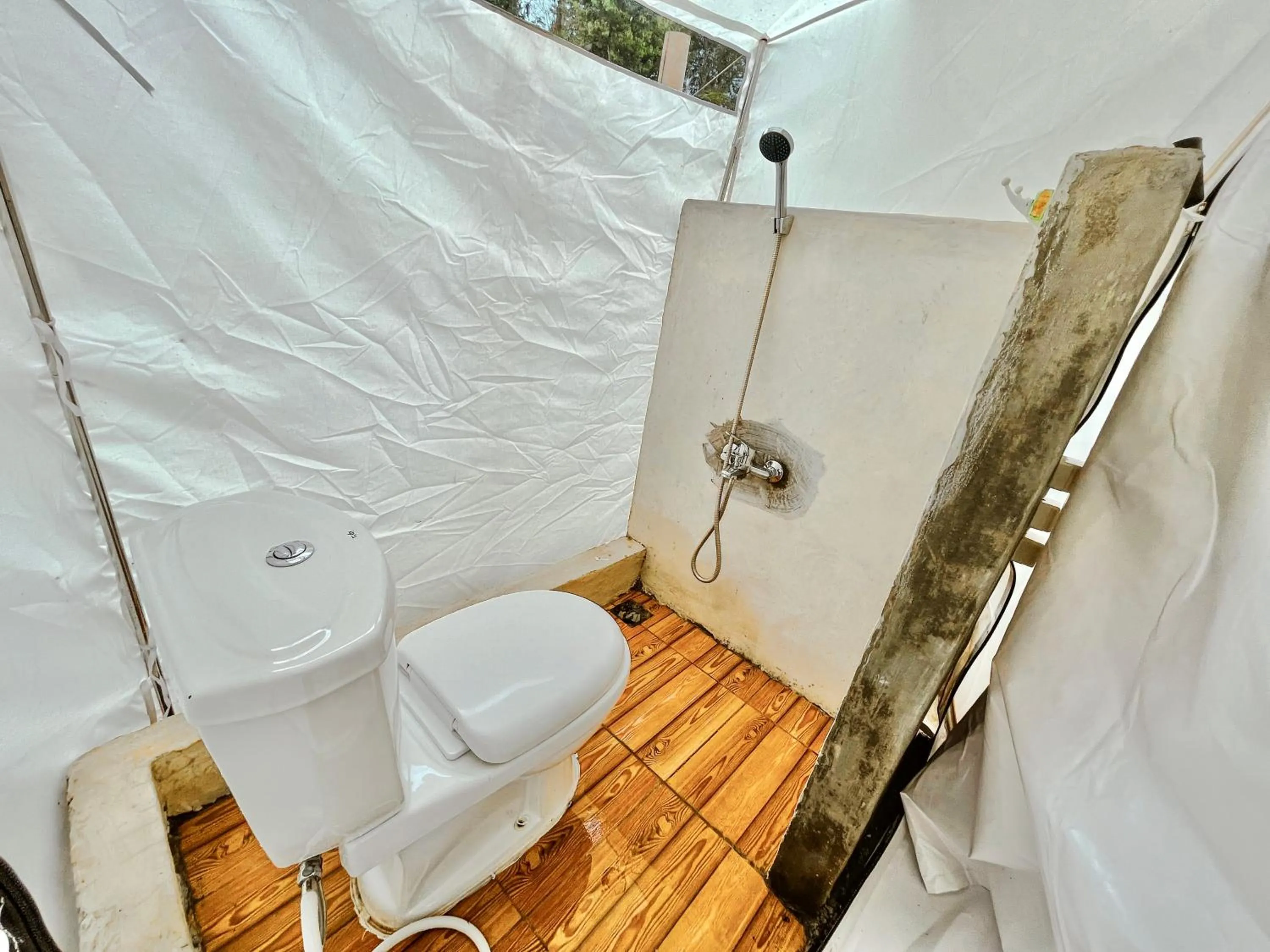 Shower in Diamond Glamping by BIO Management