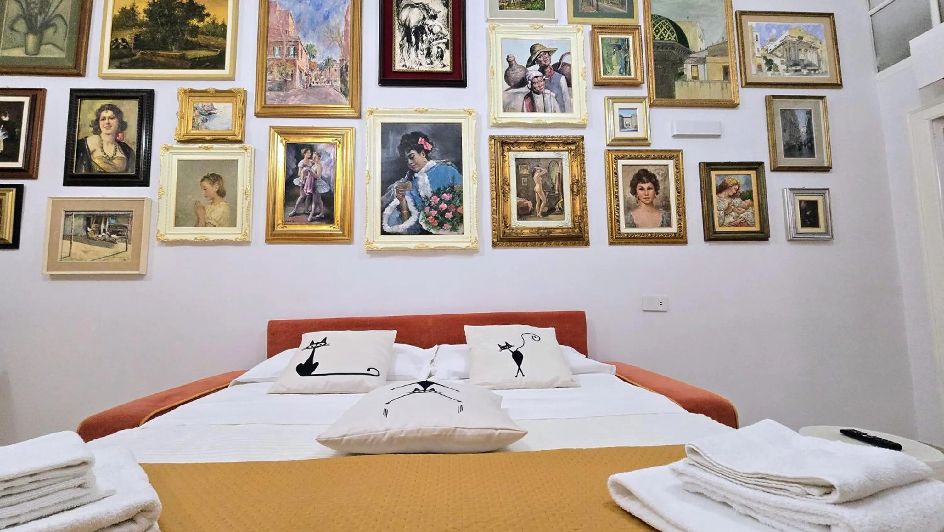 Bed in Sorrento My Way Art Suite