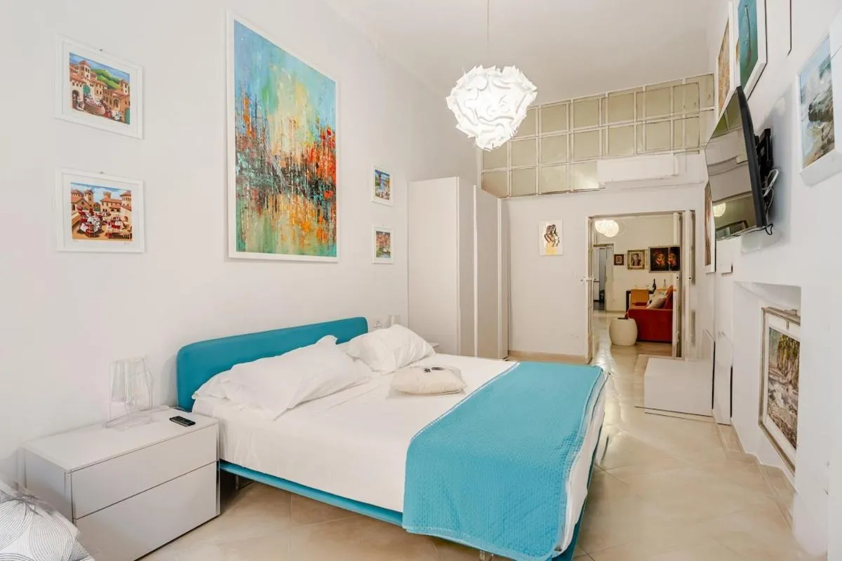 Bed in Sorrento My Way Art Suite