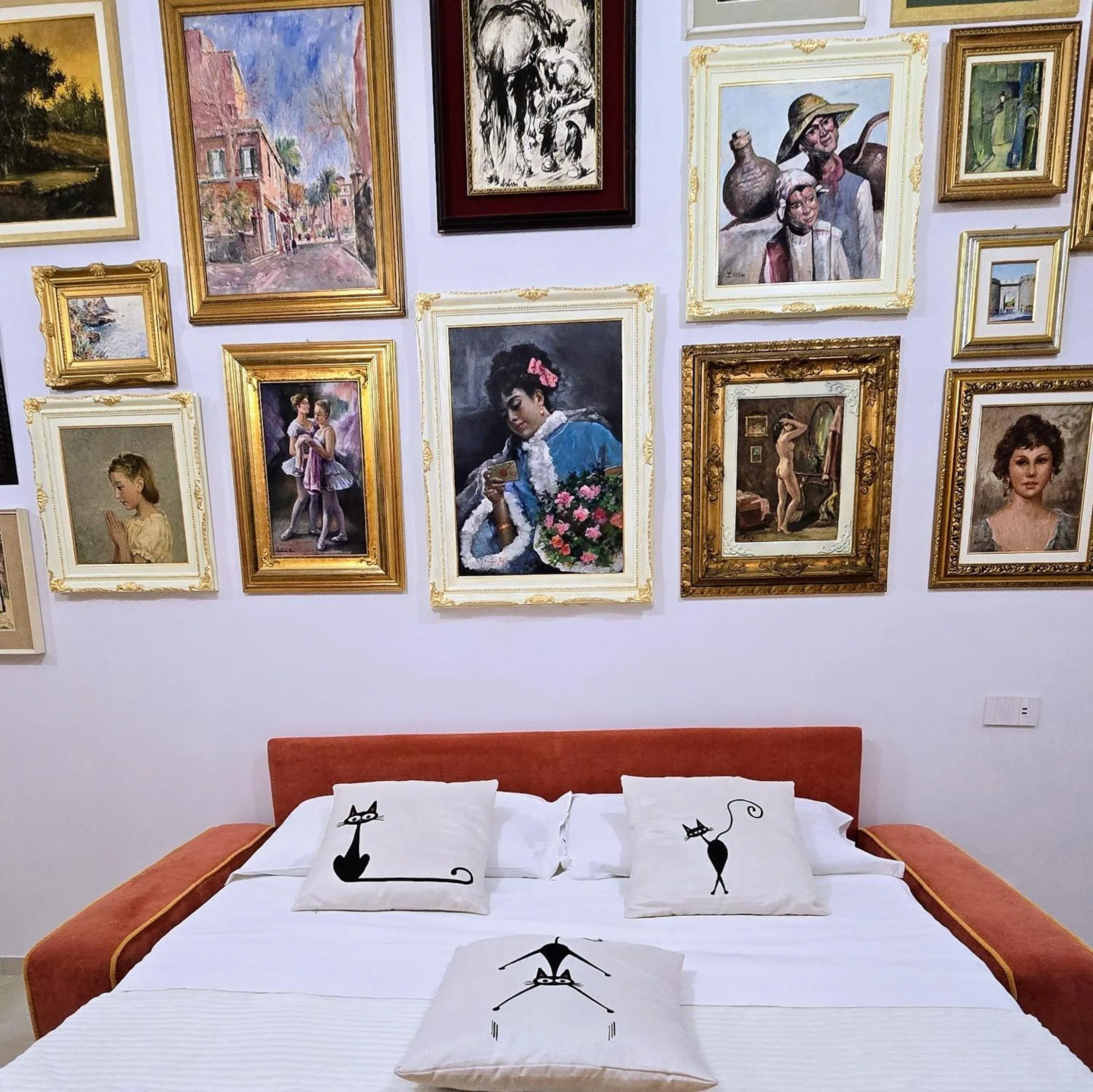 Bed in Sorrento My Way Art Suite