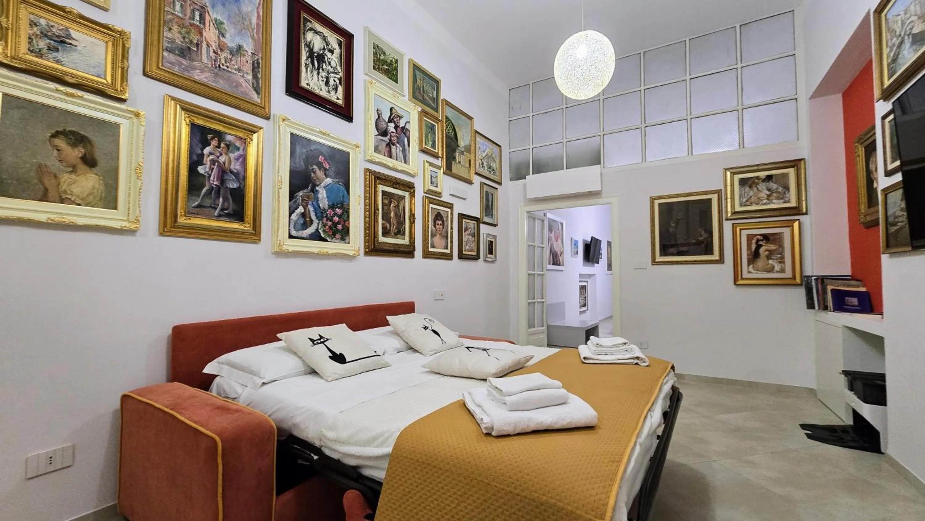 Bed in Sorrento My Way Art Suite