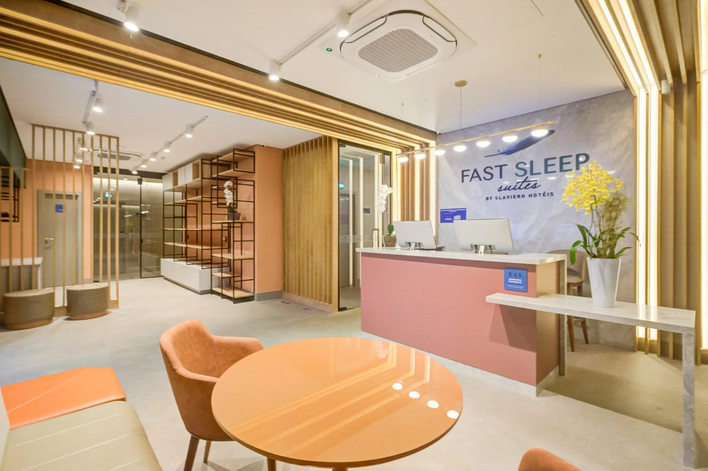 Lobby or reception in Fast Sleep Suites by Slaviero Hoteis - Hotel dentro do Aeroporto de Guarulhos - Terminal 2 - desembarque oeste