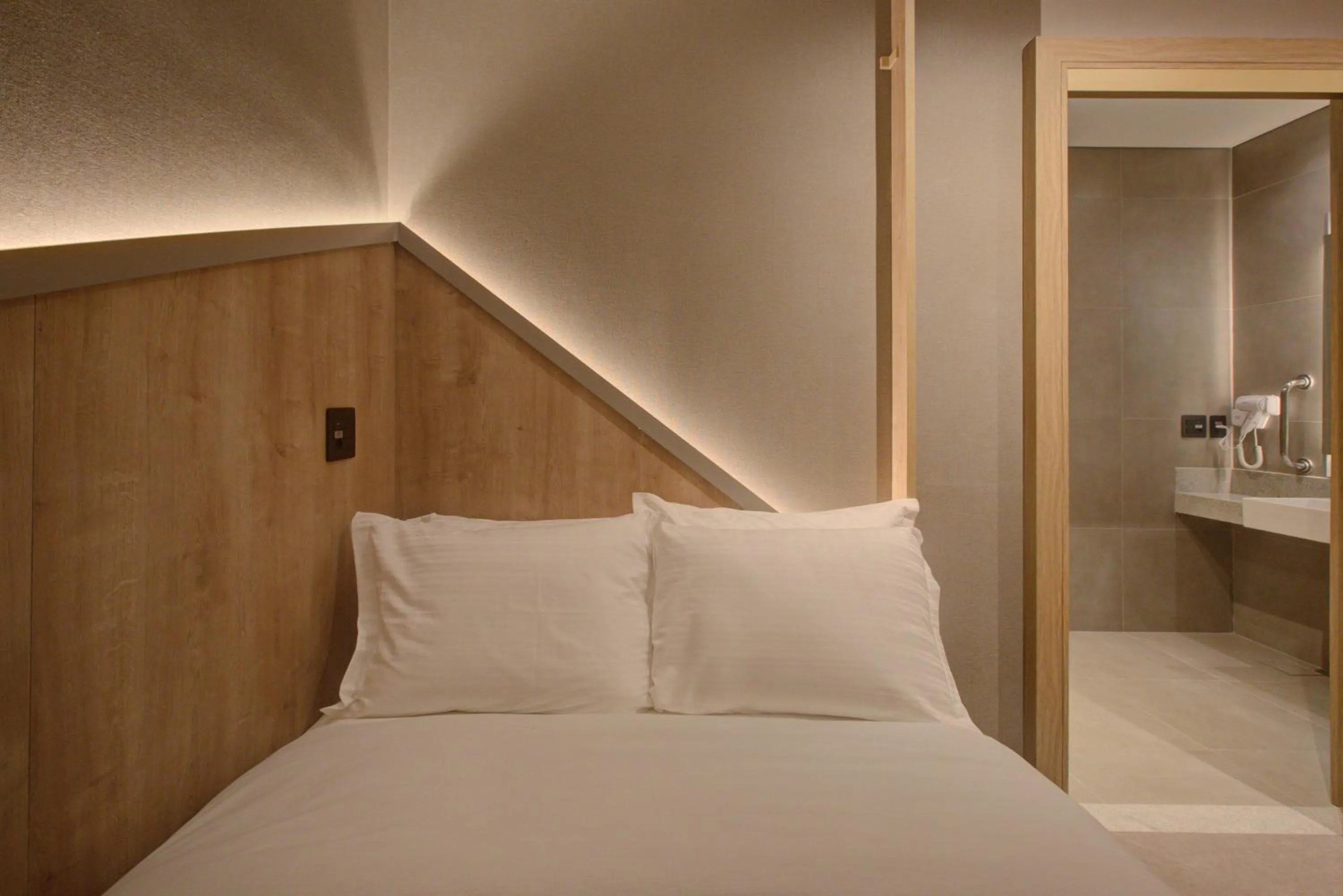 Bed in Fast Sleep Suites by Slaviero Hoteis - Hotel dentro do Aeroporto de Guarulhos - Terminal 2 - desembarque oeste