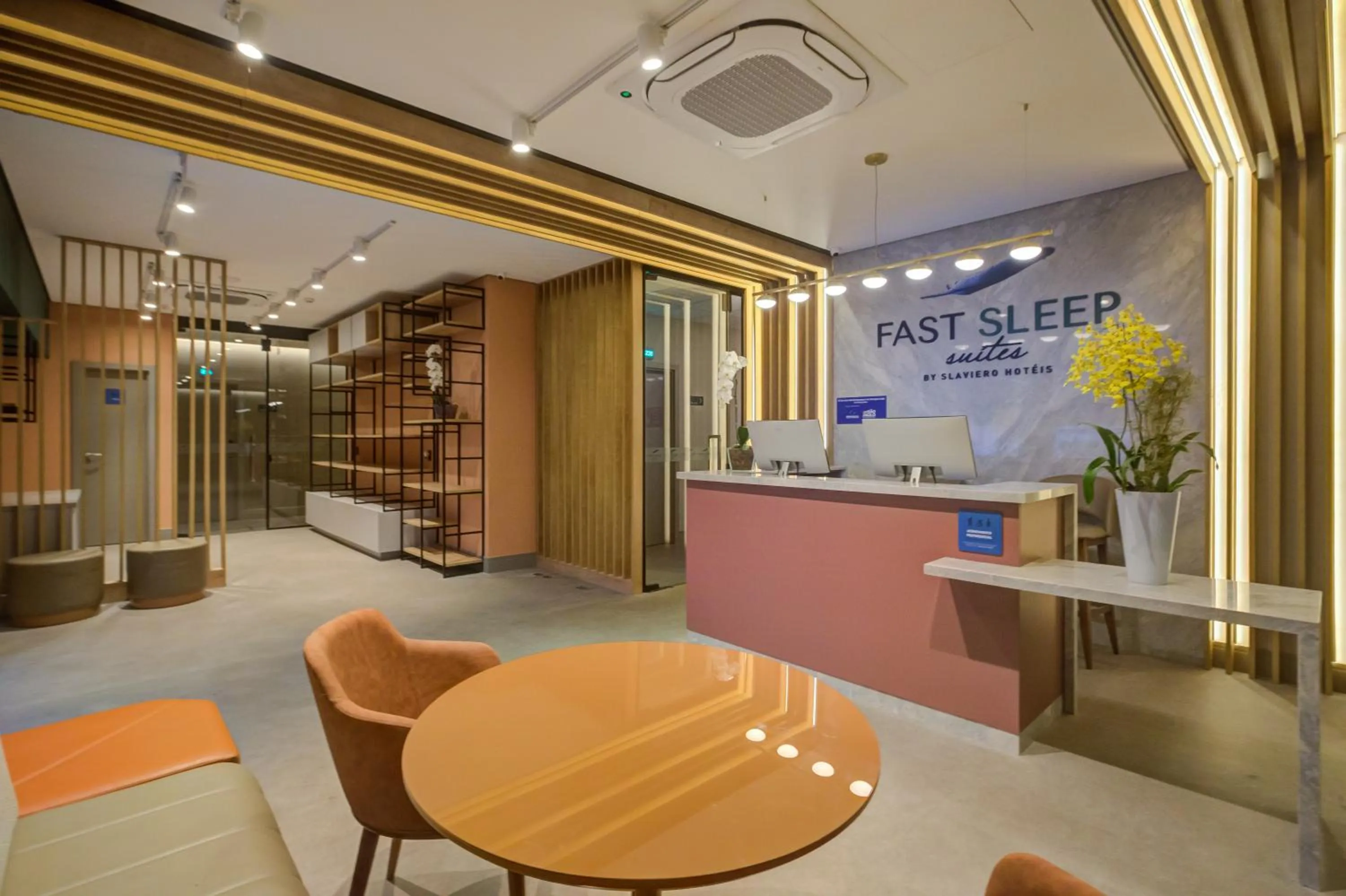 Lobby or reception in Fast Sleep Suites by Slaviero Hoteis - Hotel dentro do Aeroporto de Guarulhos - Terminal 2 - desembarque oeste