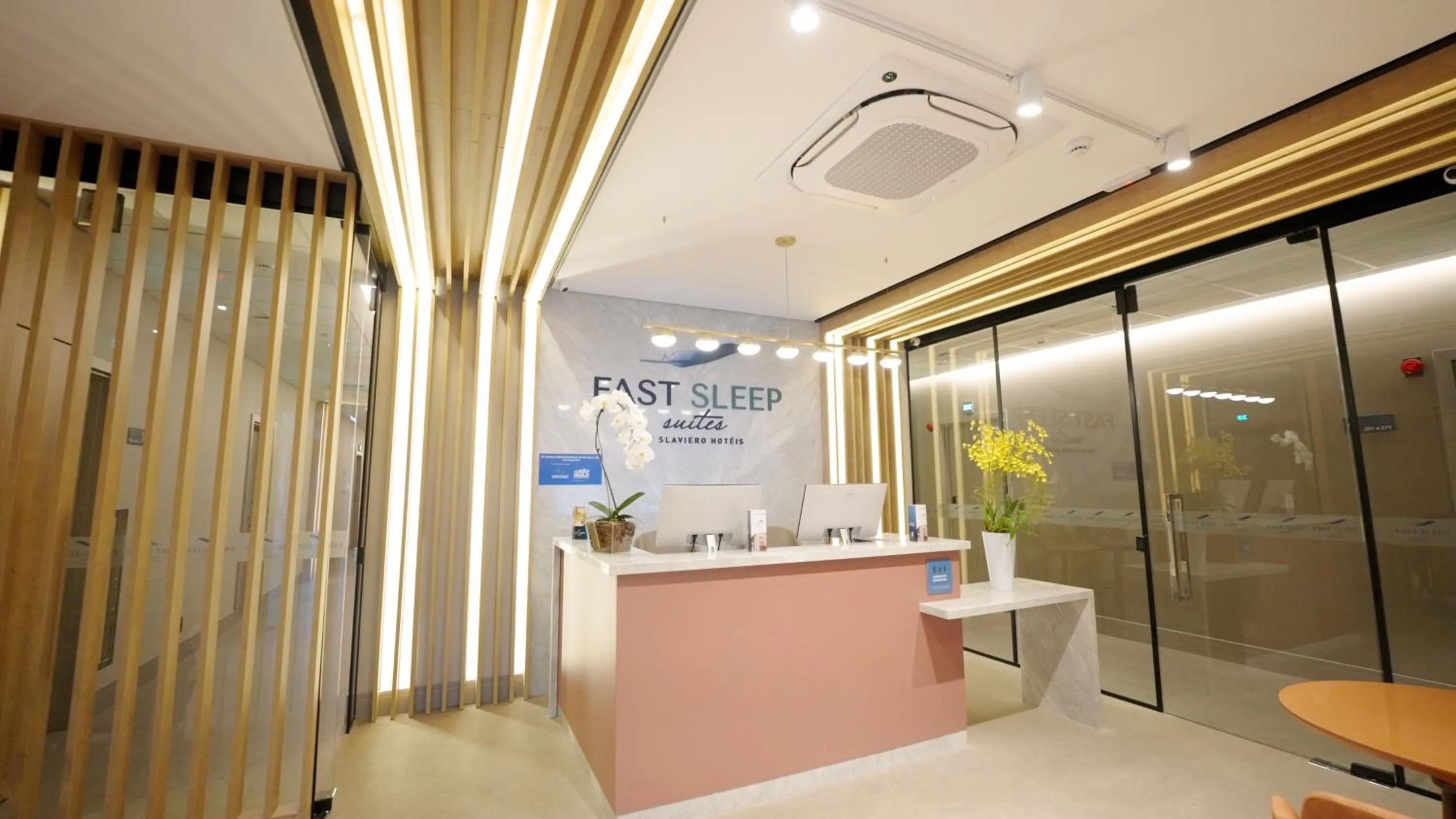 Lobby or reception in Fast Sleep Suites by Slaviero Hoteis - Hotel dentro do Aeroporto de Guarulhos - Terminal 2 - desembarque oeste